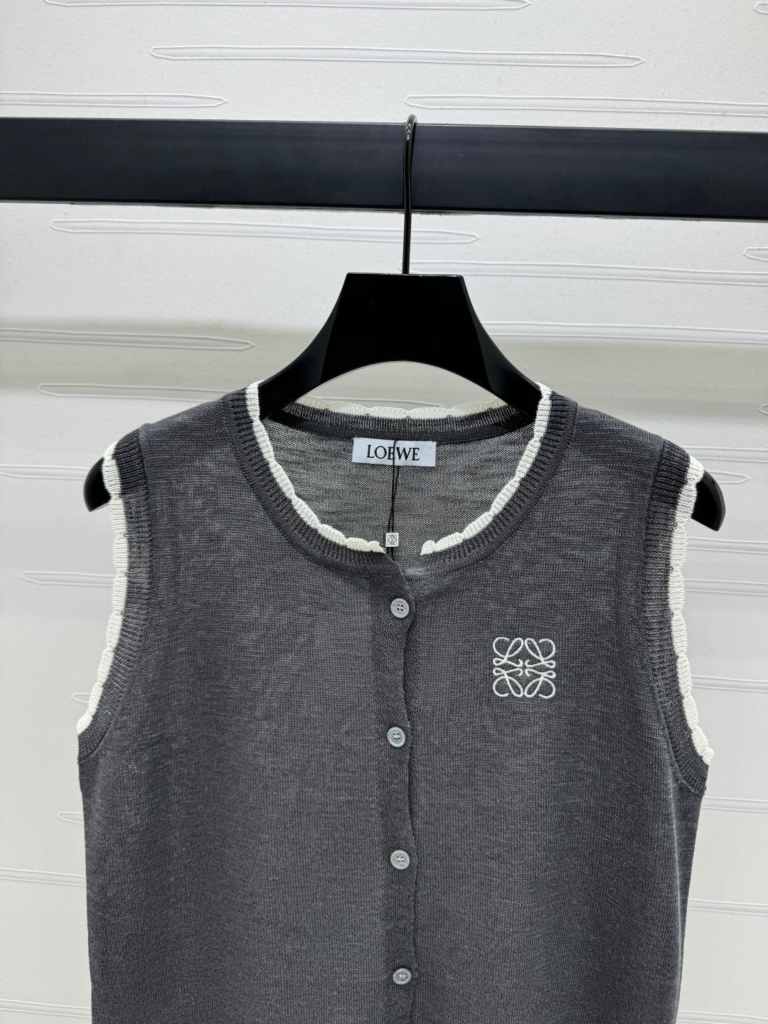 LOEWE 25S ROUND NECK KNITTED VEST WHITE 264068