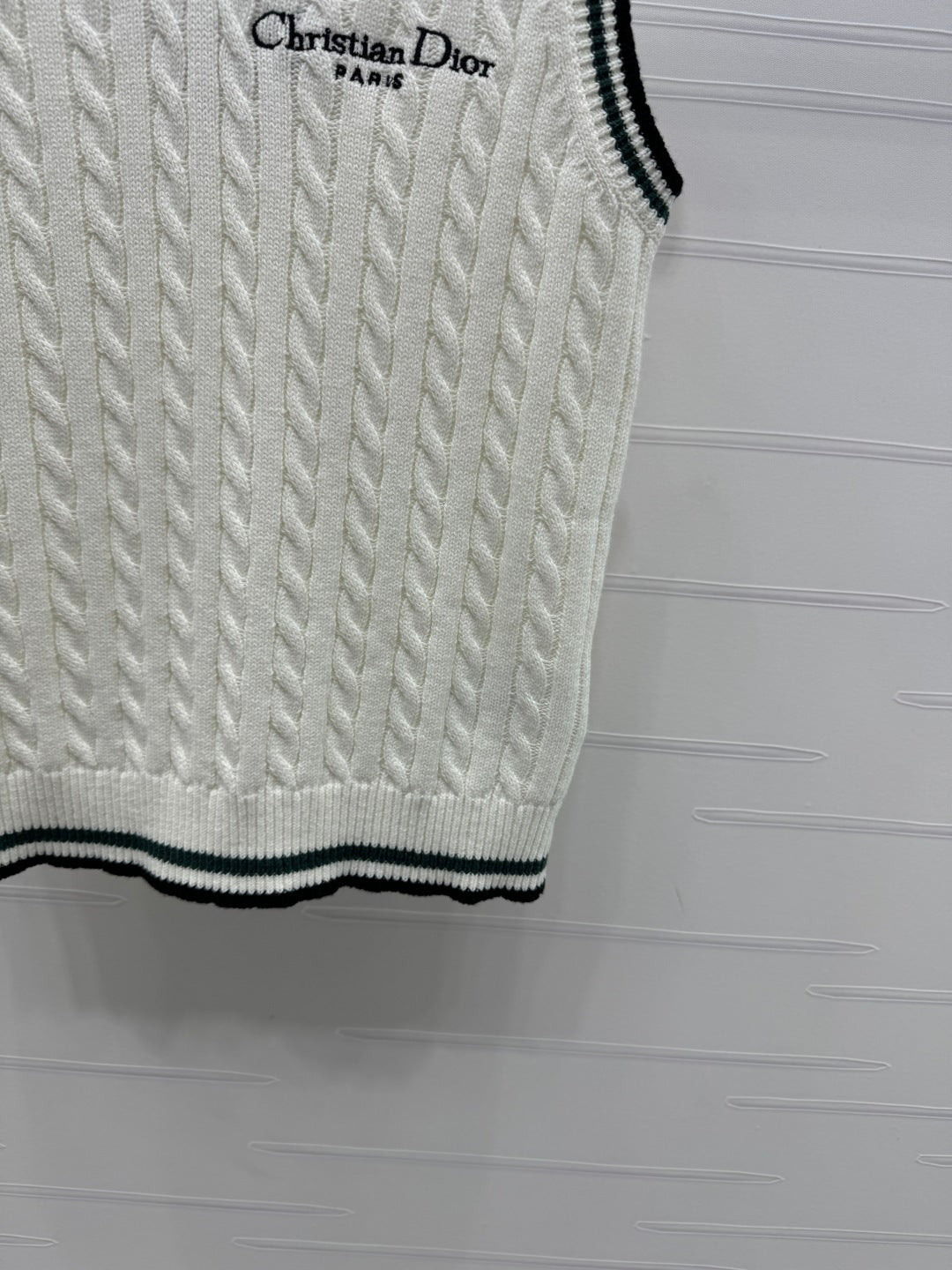 DIOR KNITTED V-NECK SLEEVELESS VEST WHITE 274923