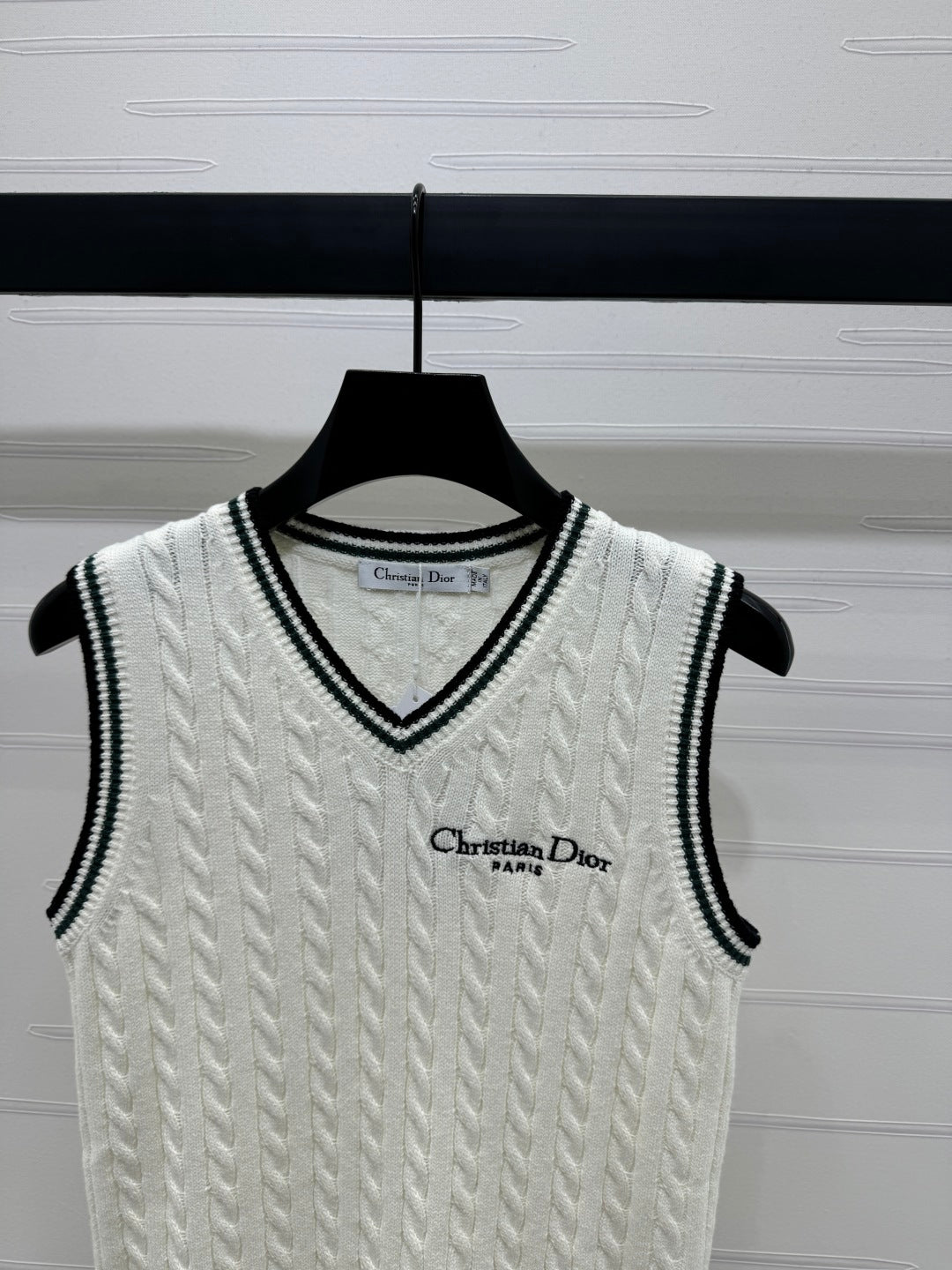 DIOR KNITTED V-NECK SLEEVELESS VEST WHITE 274923