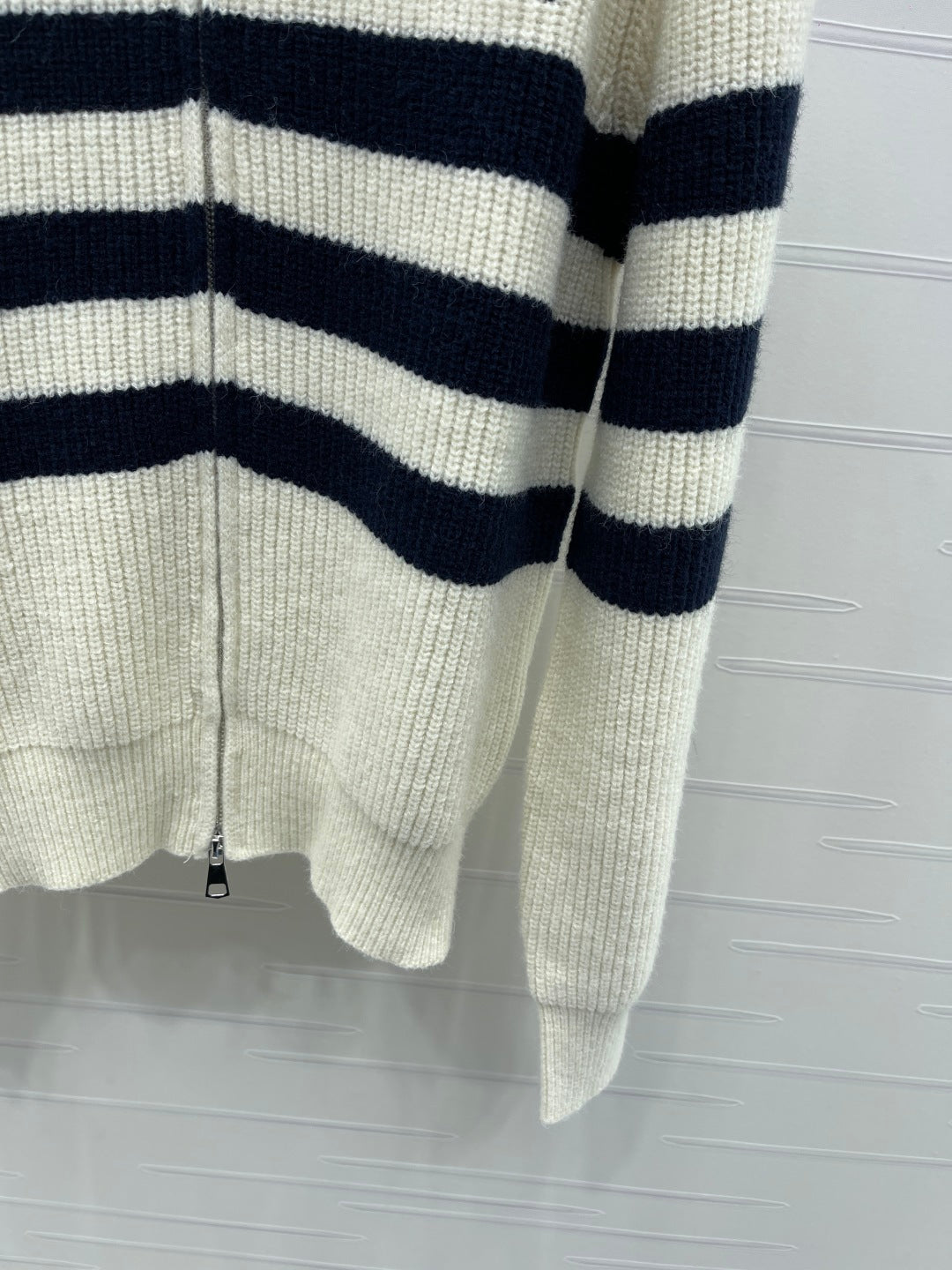 MIUMIU CARDIGAN STYLE 526