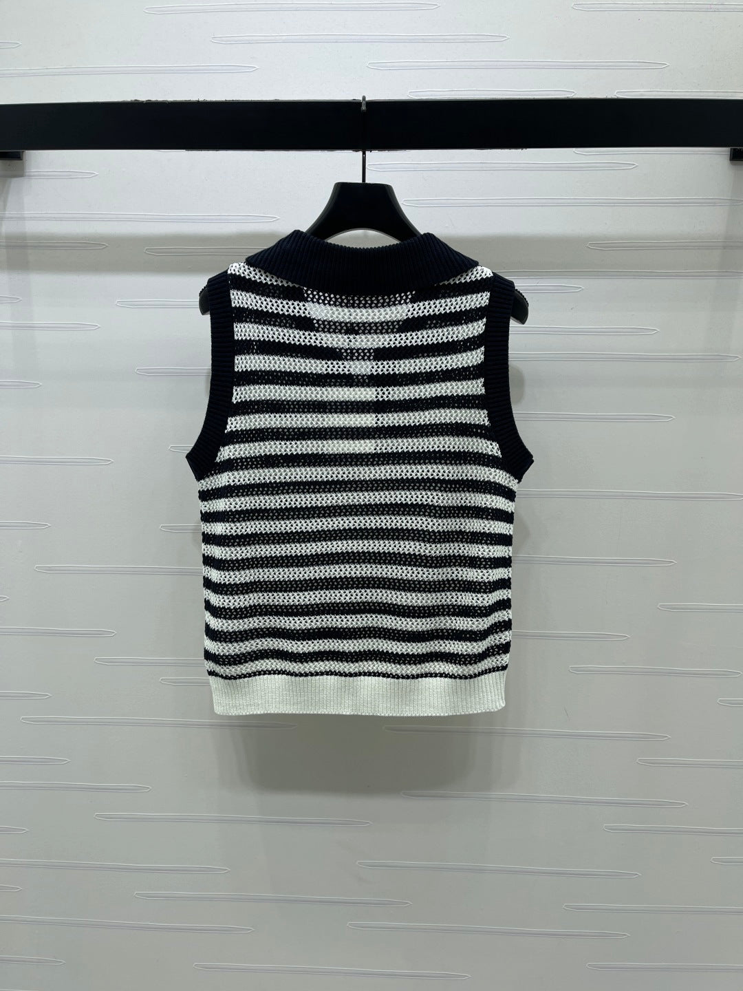 MONCLER 26S SLEEVELESS STRIPED KNIT POLO TOP 675