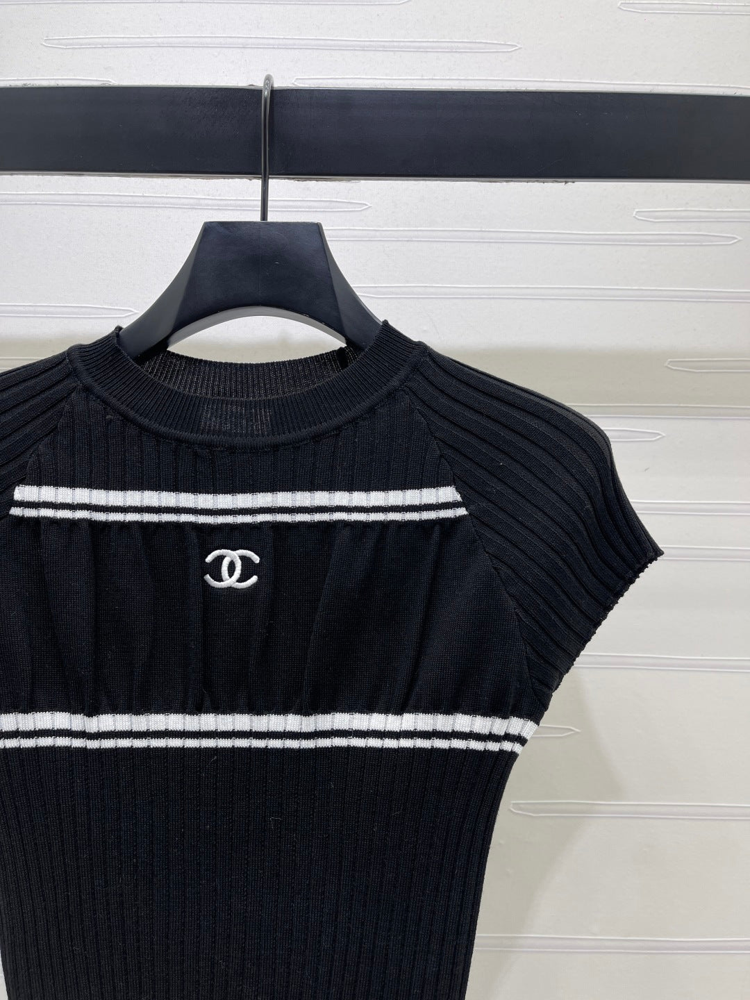 CHANEL 26S SHORT-SLEEVE KNIT TOP 1341