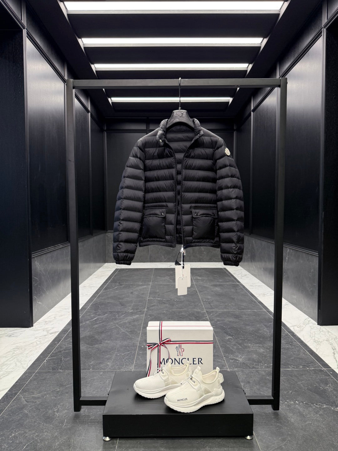MONCLER 25S JACKET IN BLACK 021