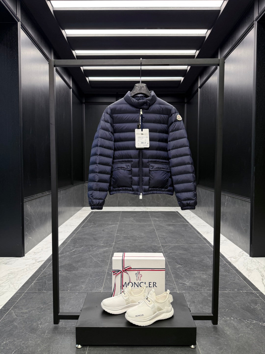 MONCLER 25S JACKET IN NAVY 022