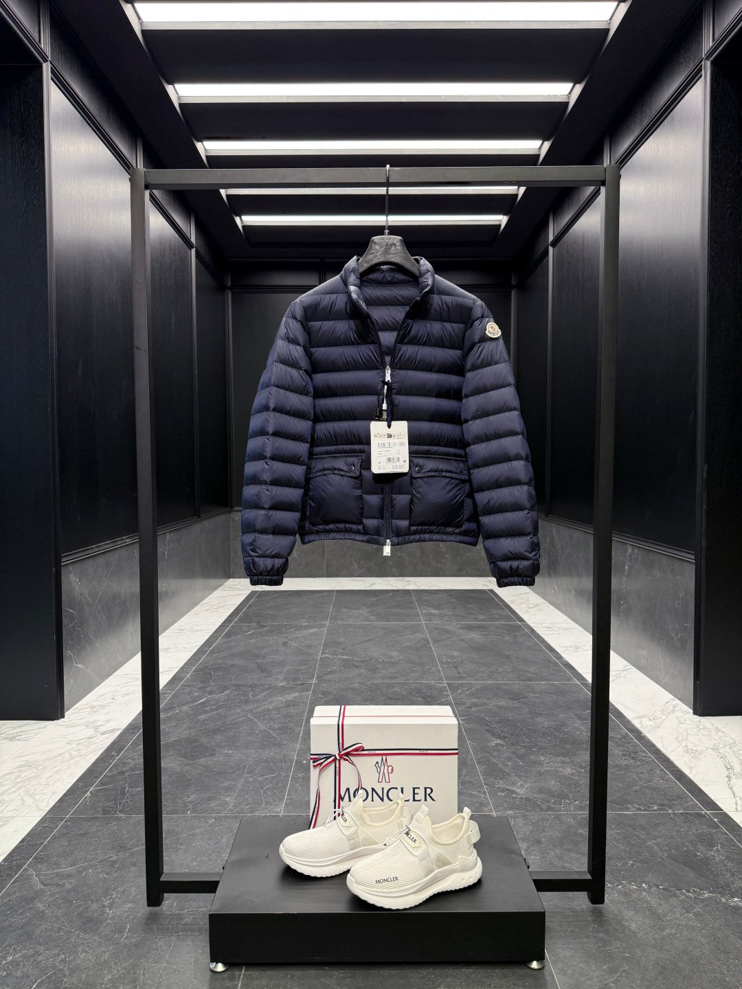 MONCLER 25S JACKET IN NAVY 022