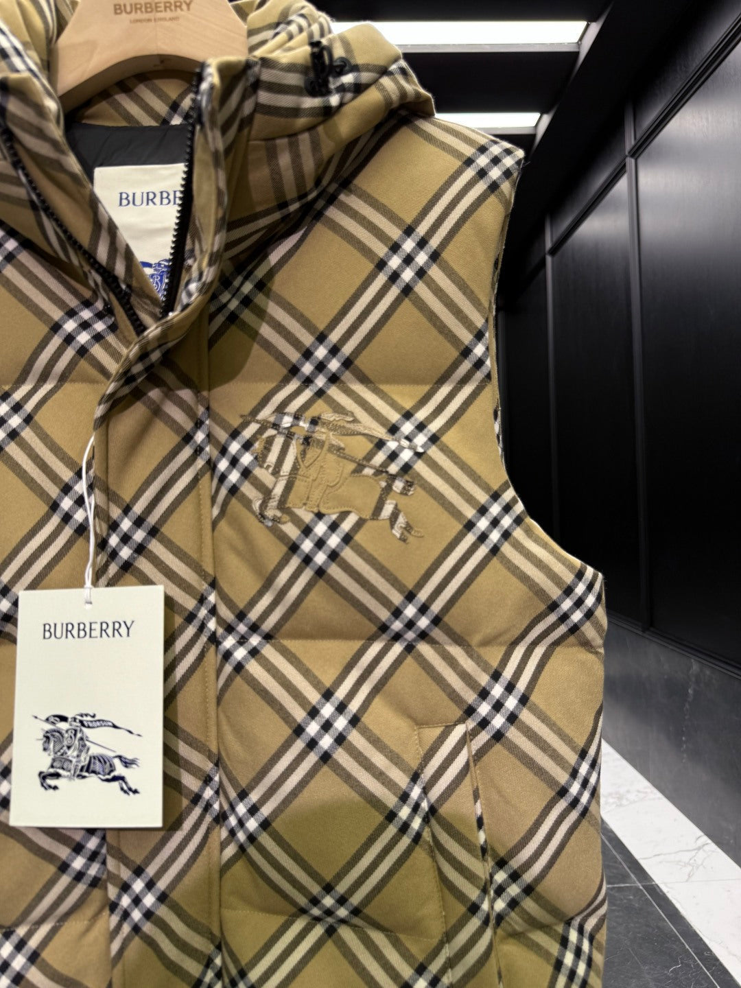 BURBERRY 25S DOWN JACKET 566189