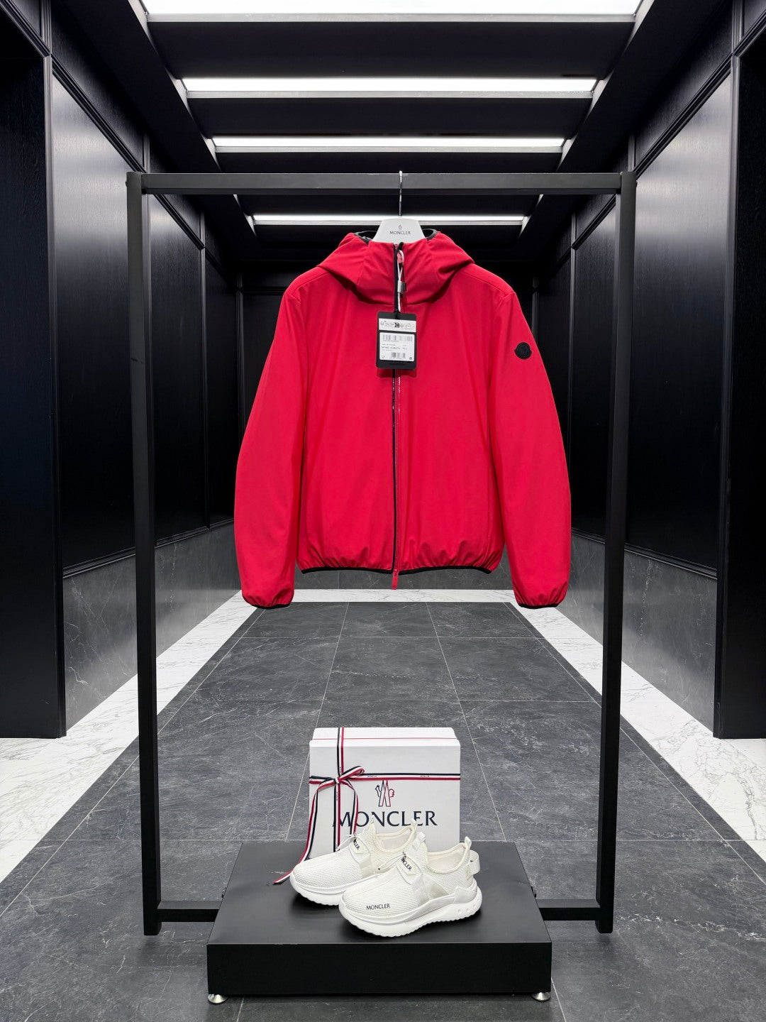 MONCLER 25S SHORT HOODED DOWN JACKET 248