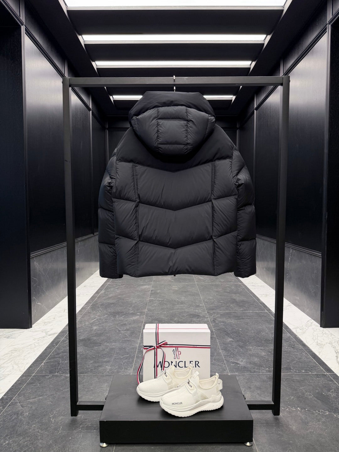 MONCLER 25S DOWN JACKET 359