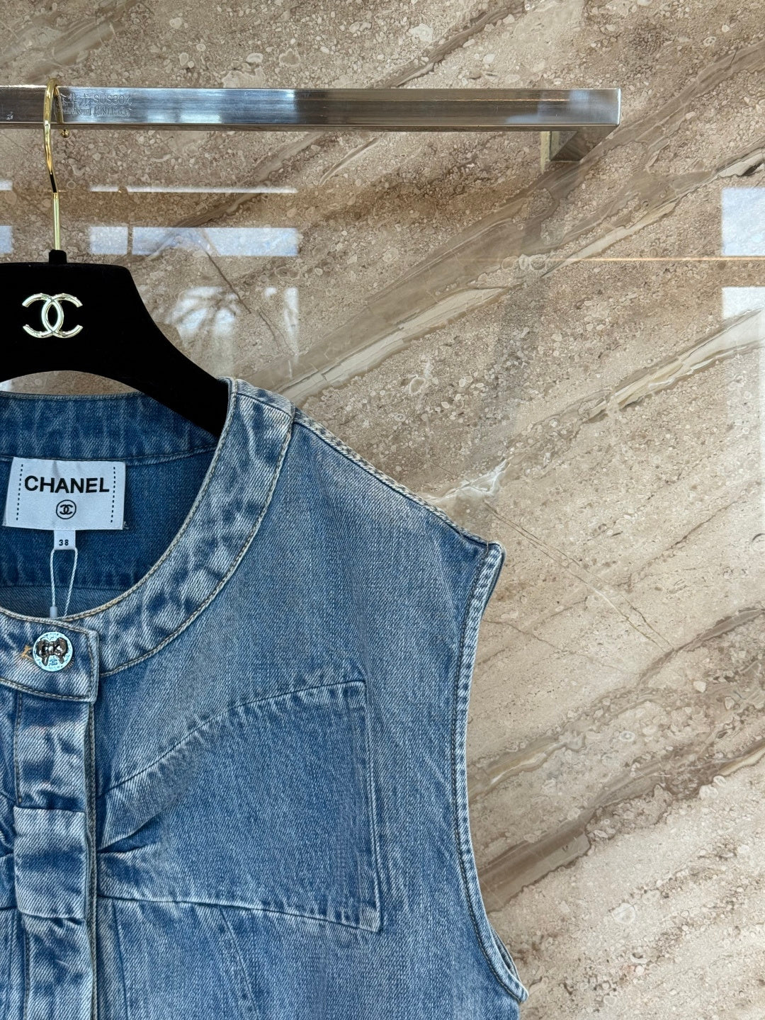 CHANEL 25S SLEEVELESS DENIM VEST 391