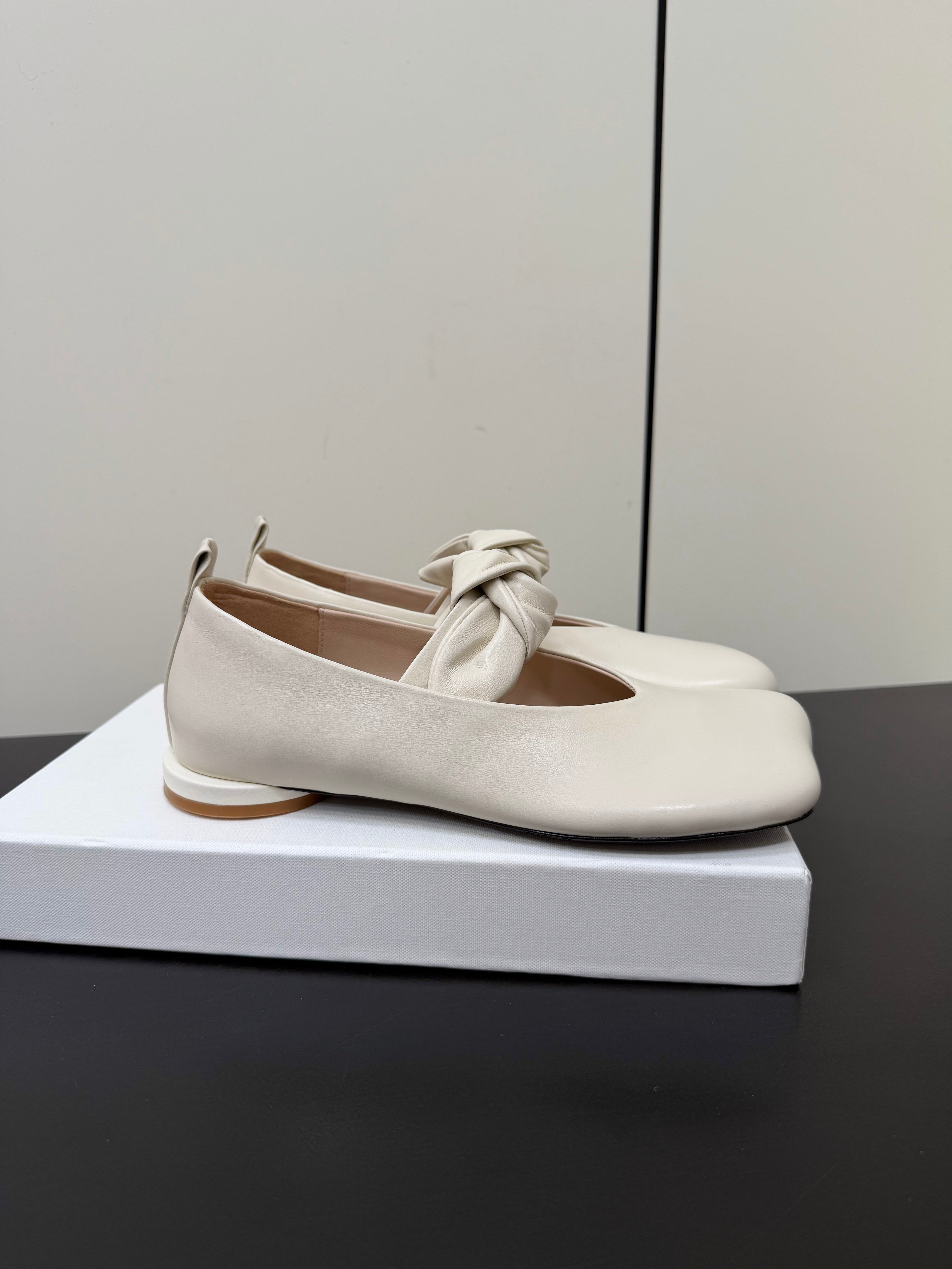 THE ROW 26S BALLET FLATS IN IVORY WHITE KNOT DETAIL CALFSKIN WITH SQUARE TOE
