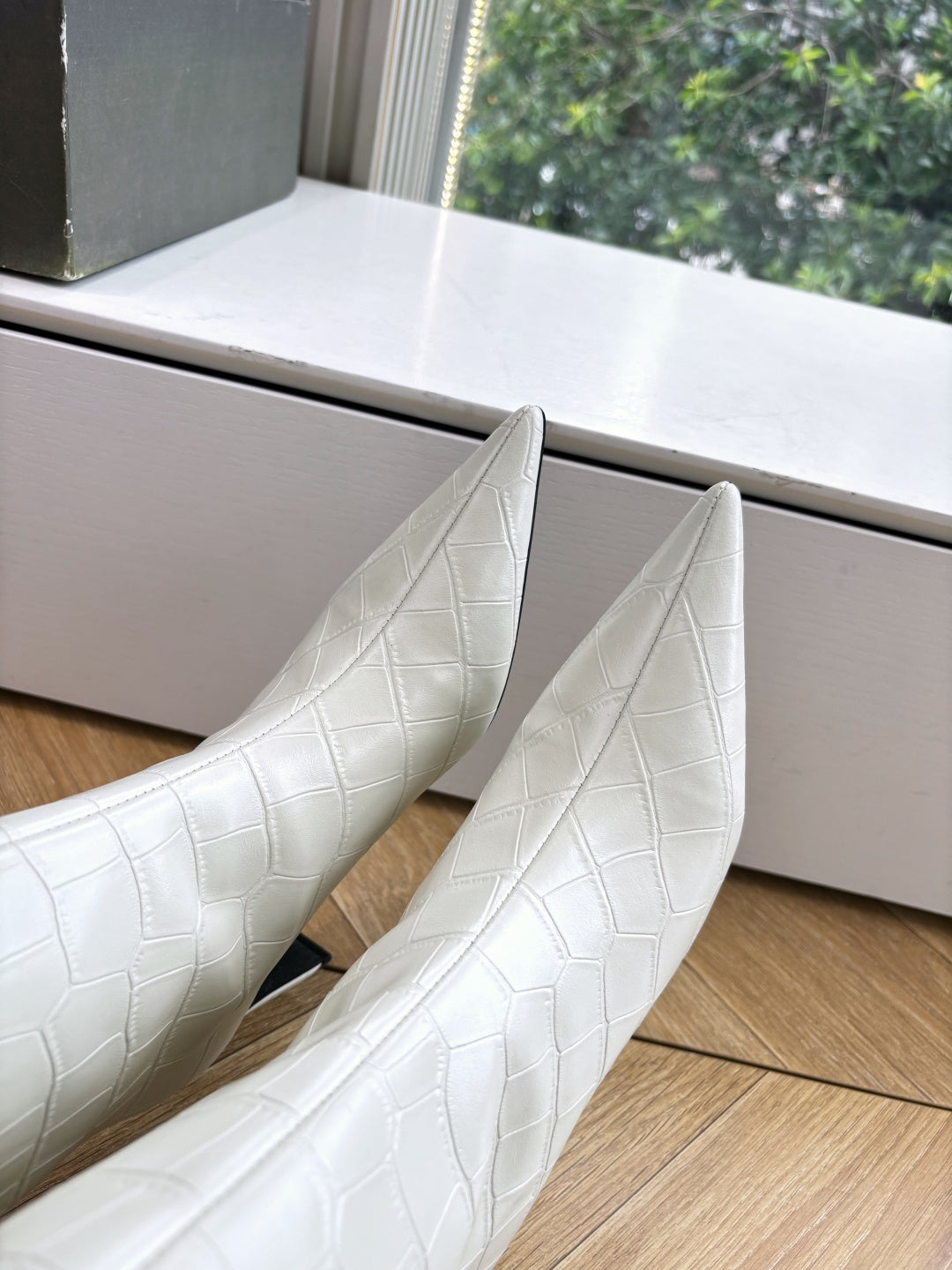 BALENCIAGA 25S HIGH BOOTS IN WHITE EMBOSSED COW LEATHER