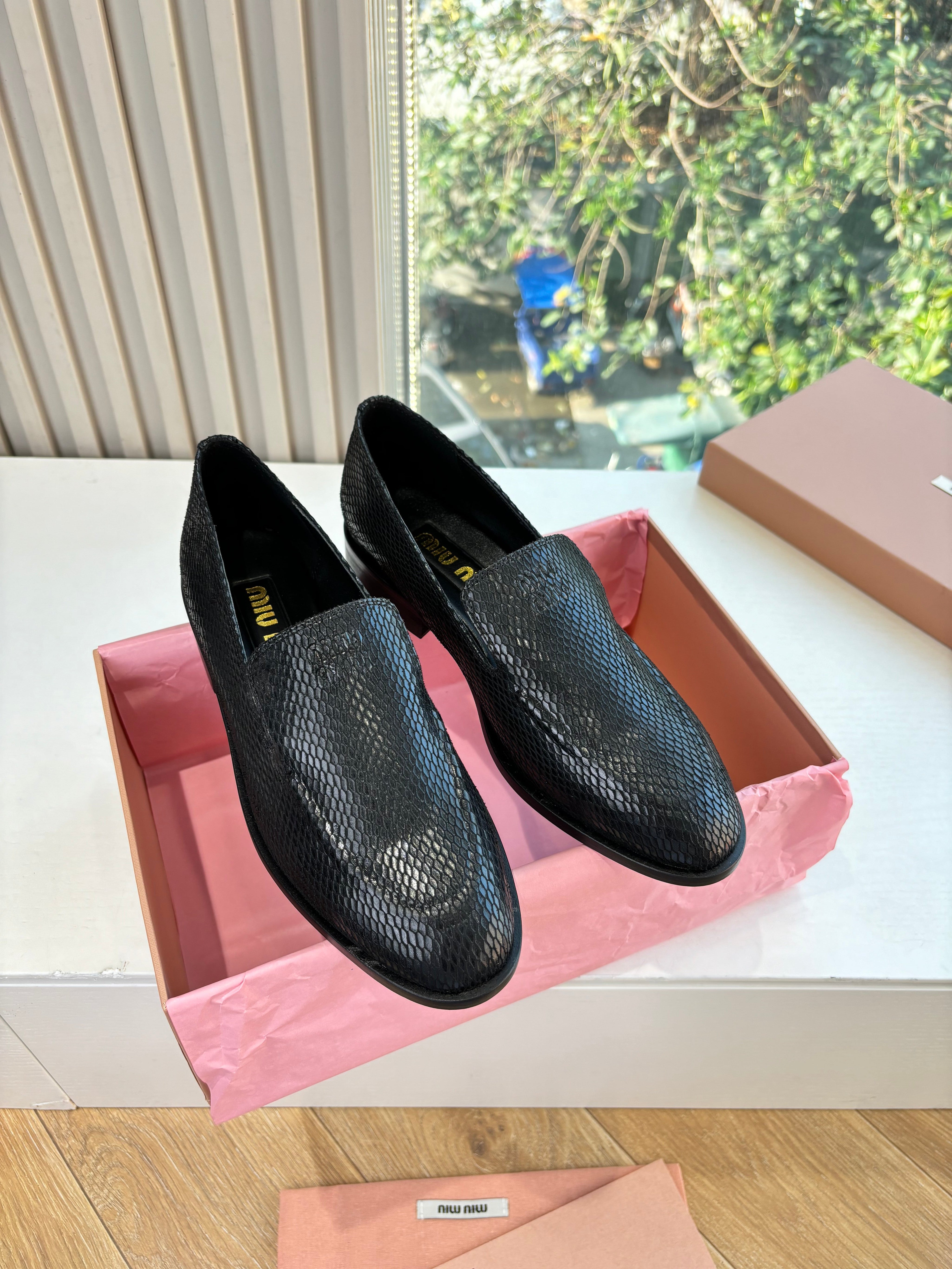 MIUMIU 26S LOAFERS IN BLACK SNAKE EMBOSSED CALFSKIN