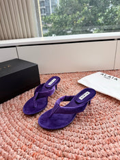 ALAIA 26S HEELED THONG SANDALS IN DARK PURPLE VELVET