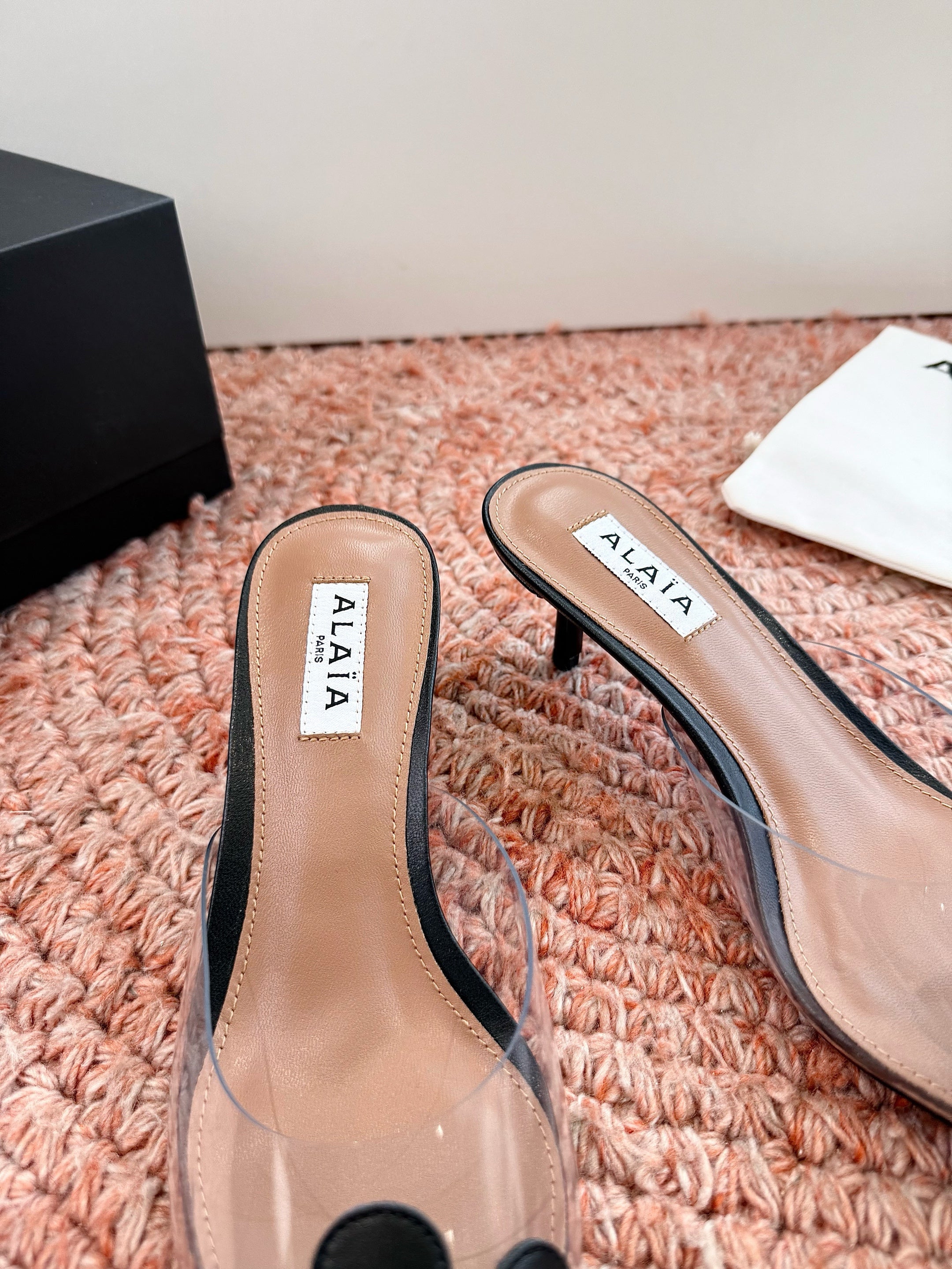 ALAIA 26S POINTED-TOE MULE HEELS IN BLACK LAMBSKIN AND TRANSPARENT PVC