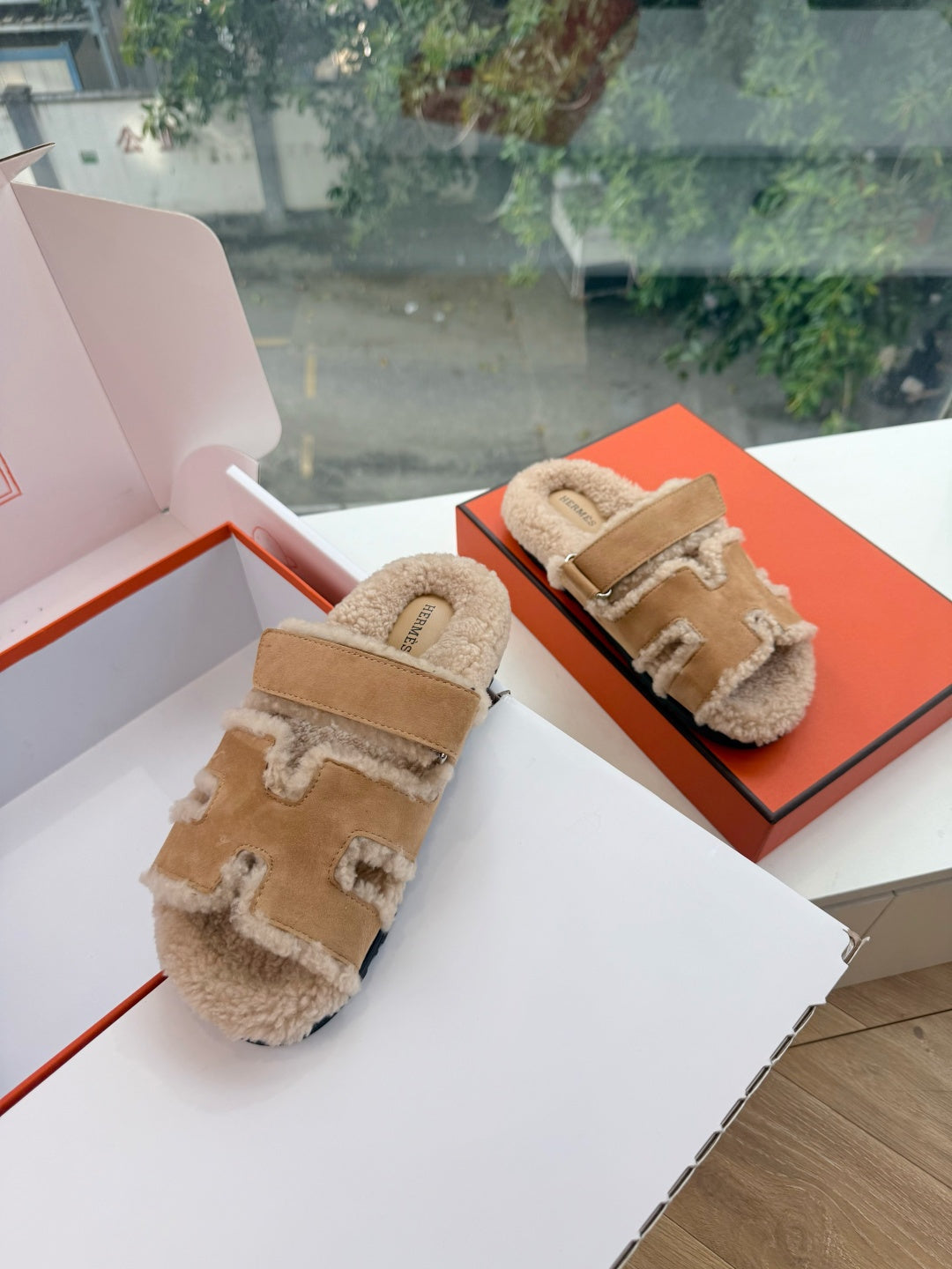 HM 26S SANDAL IN BEIGE WOOL AND CARAMEL BROWN SUEDE
