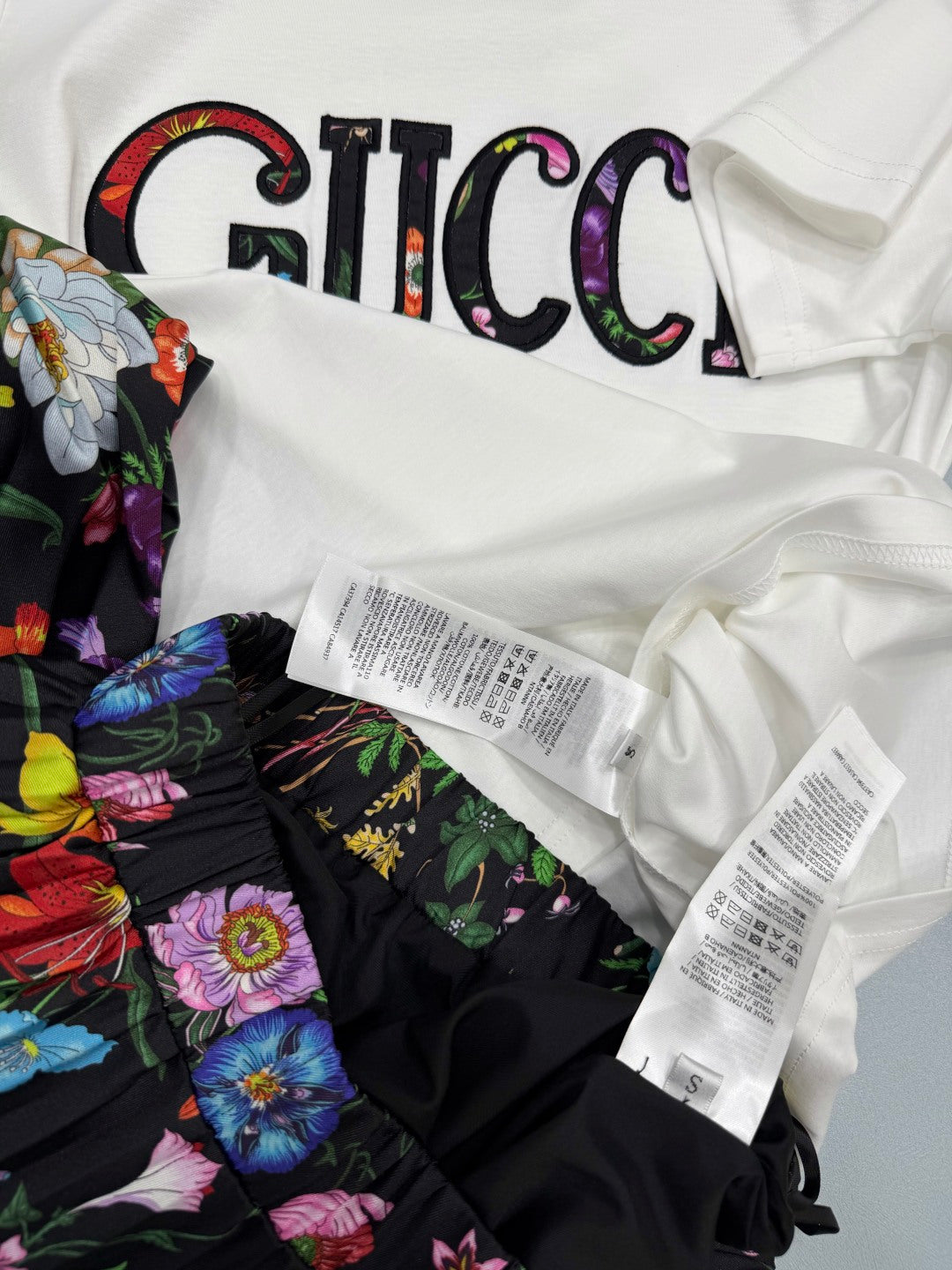 GUCCI 26S T-SHIRT AND PLEATED SKIRT SET 383