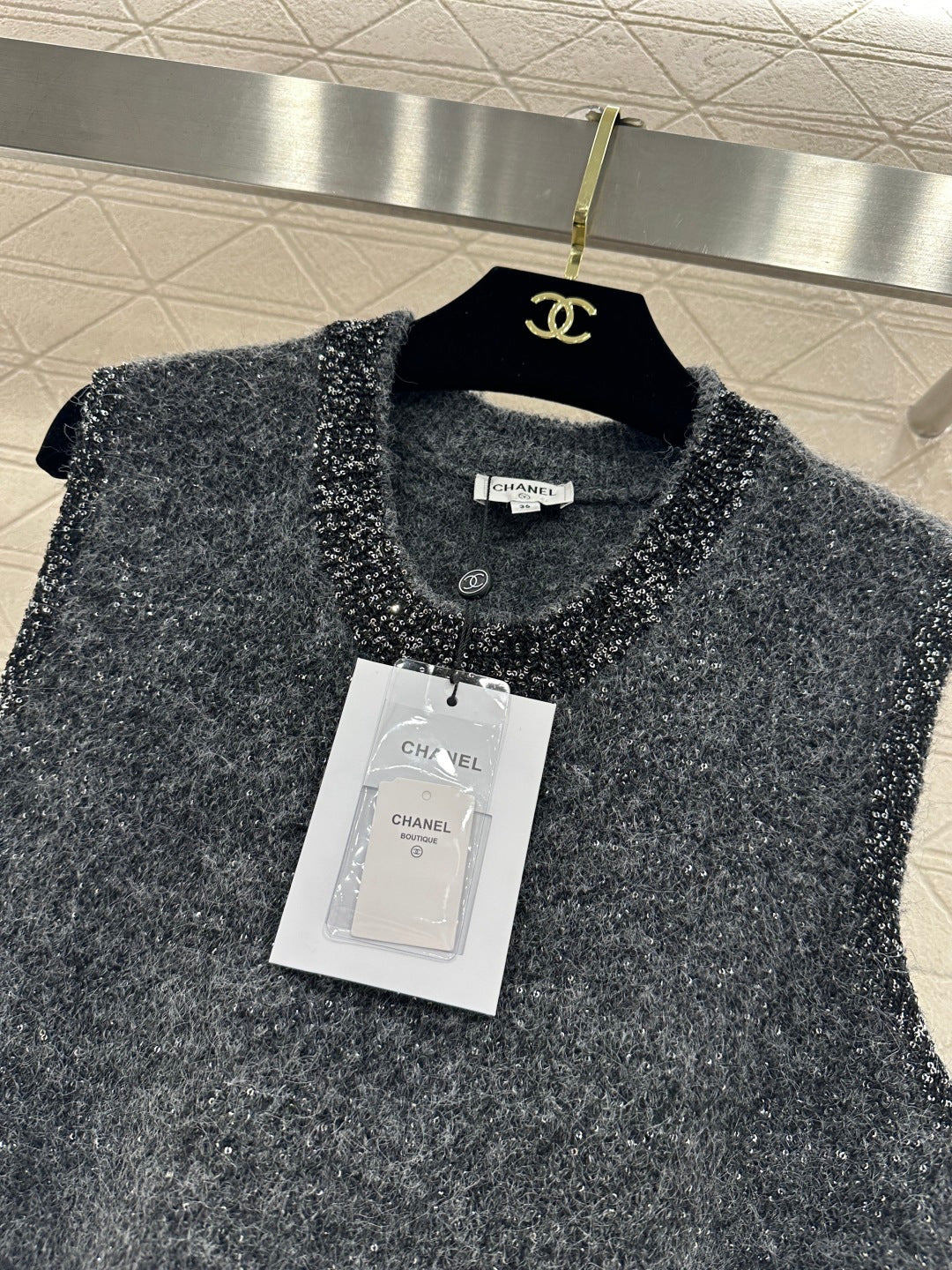 CHANEL 26S SLEEVELESS KNITTED SEQUIN BLAZER 664