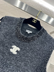 CHANEL 26S SLEEVELESS KNITTED SEQUIN BLAZER 664