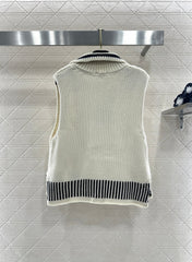 CHANEL 26S SLEEVELESS COLLARED KNITTED BLAZER 696