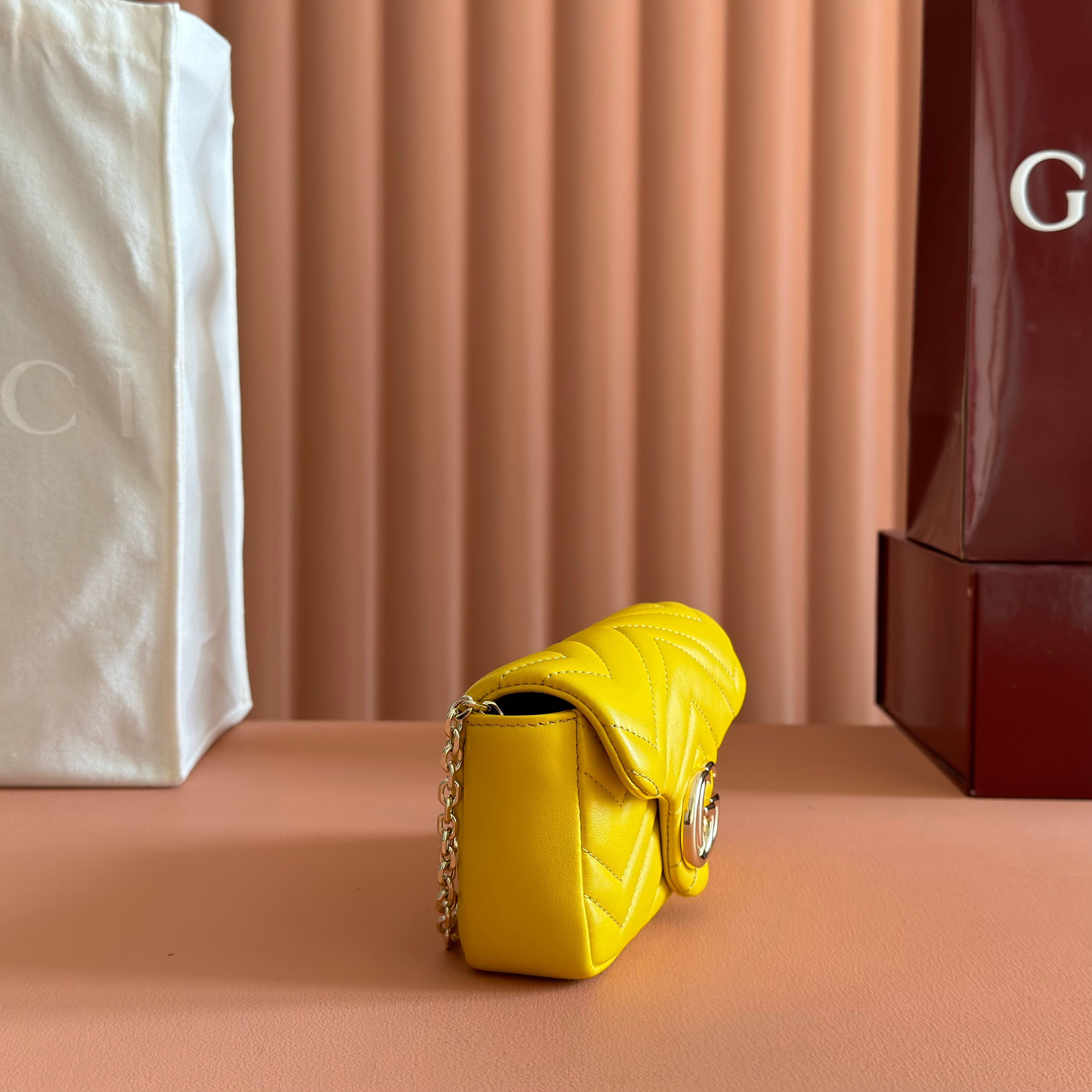 GUCCI 26S GG MARMONT BAG 16 IN YELLOW LAMBSKIN
