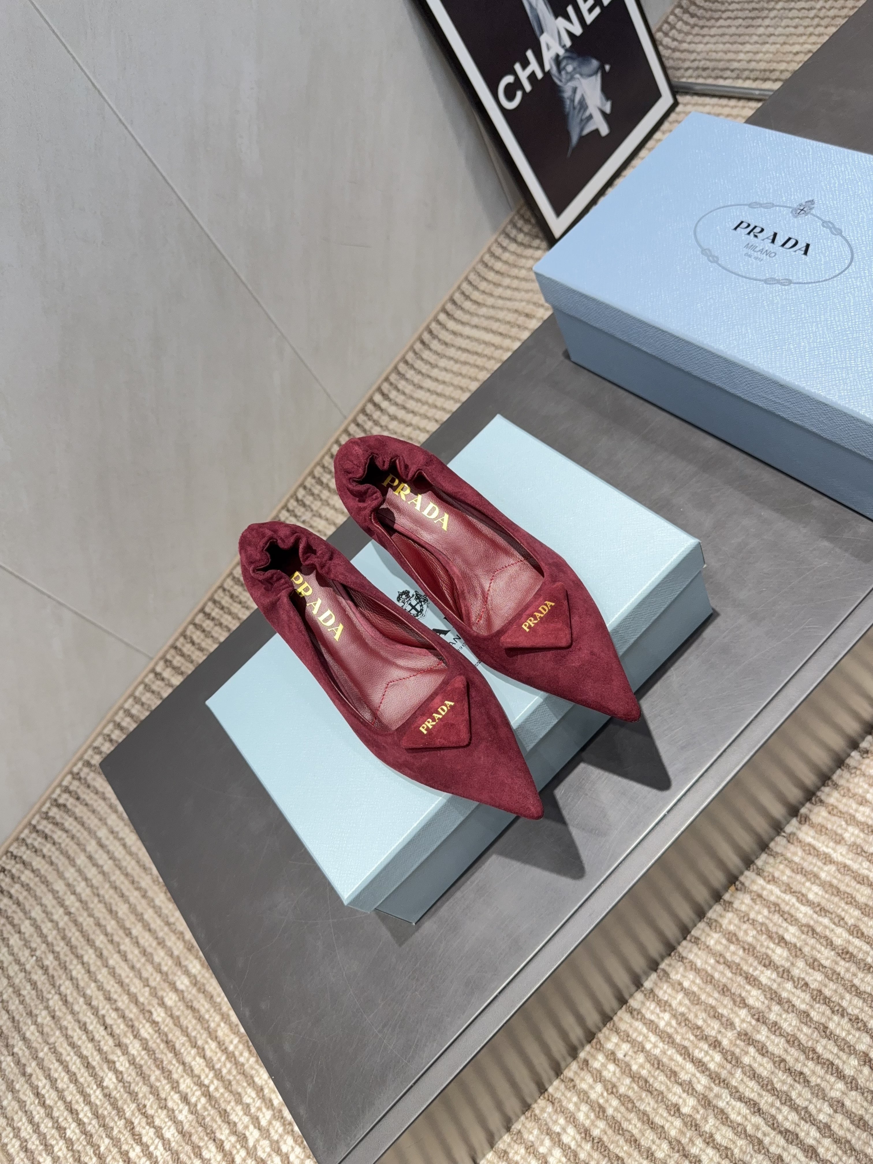 PRADA 26S PUMPS 55MM IN DARK RED SUEDE WITH LOGO
