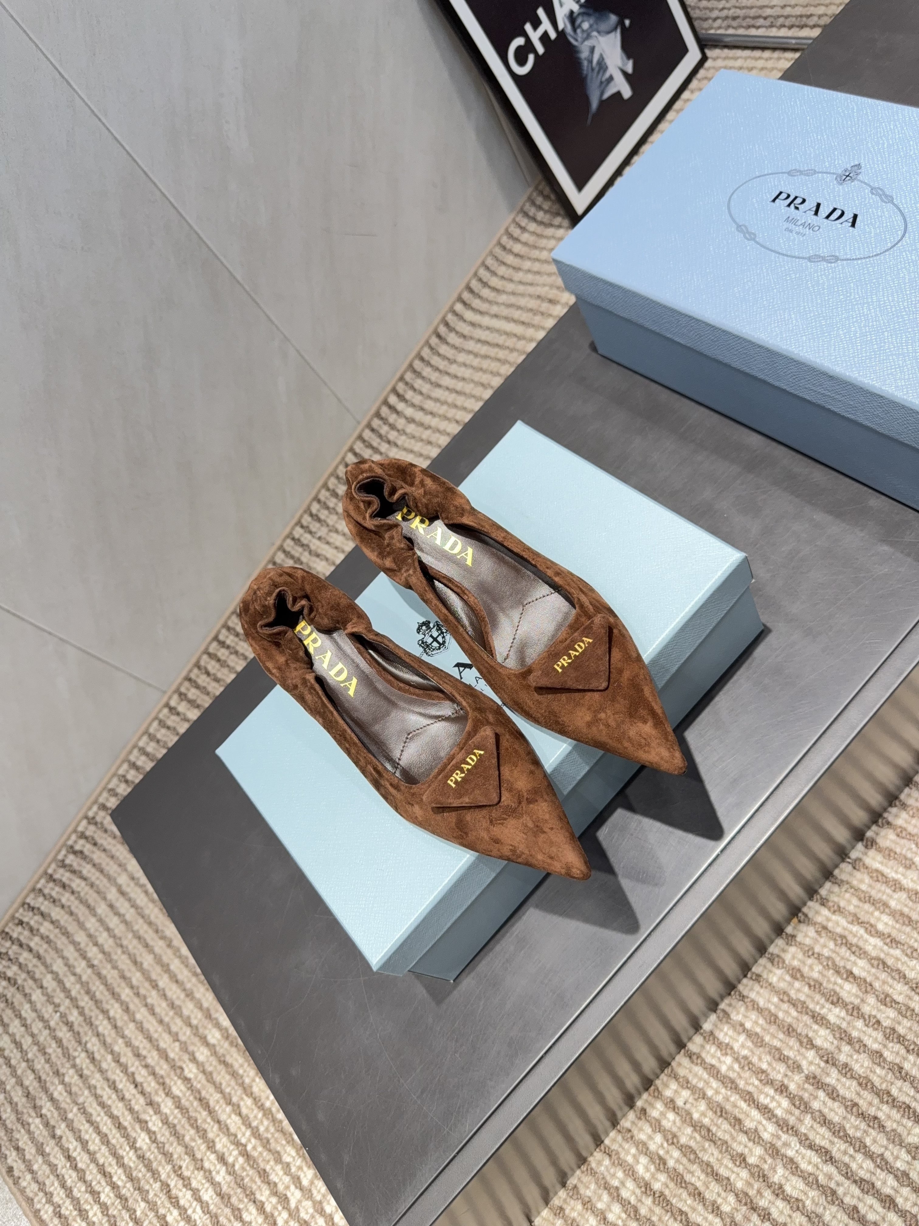 PRADA 26S PUMPS 55MM IN BROWN SUEDE WITH LOGO