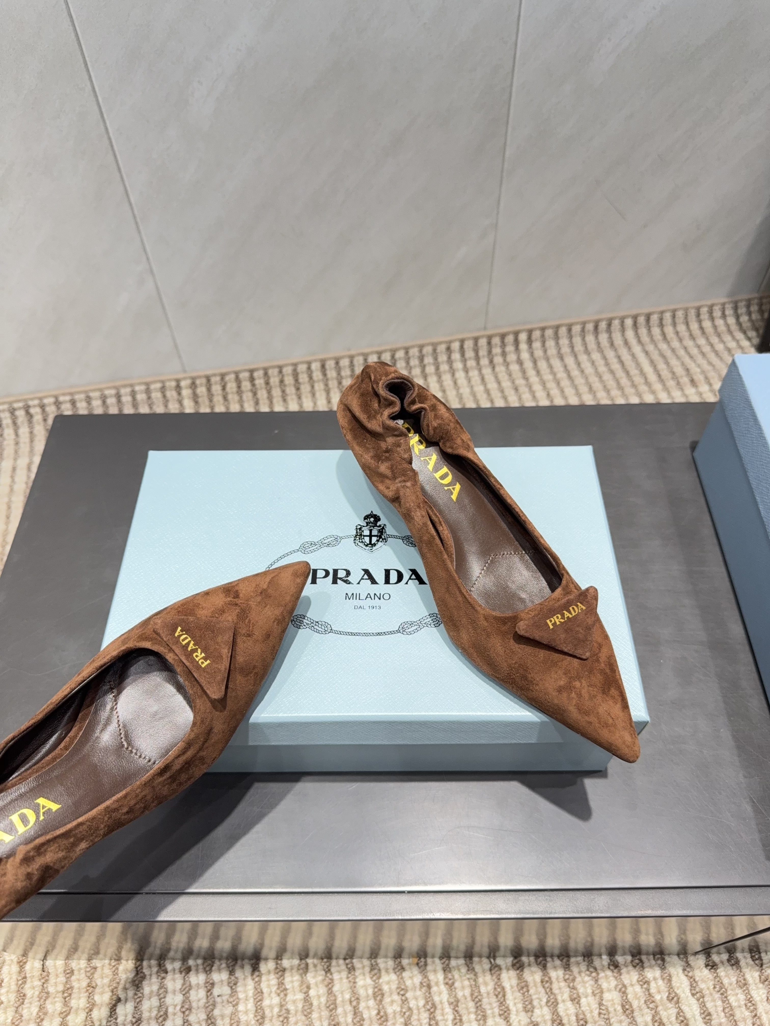 PRADA 26S PUMPS 55MM IN BROWN SUEDE WITH LOGO