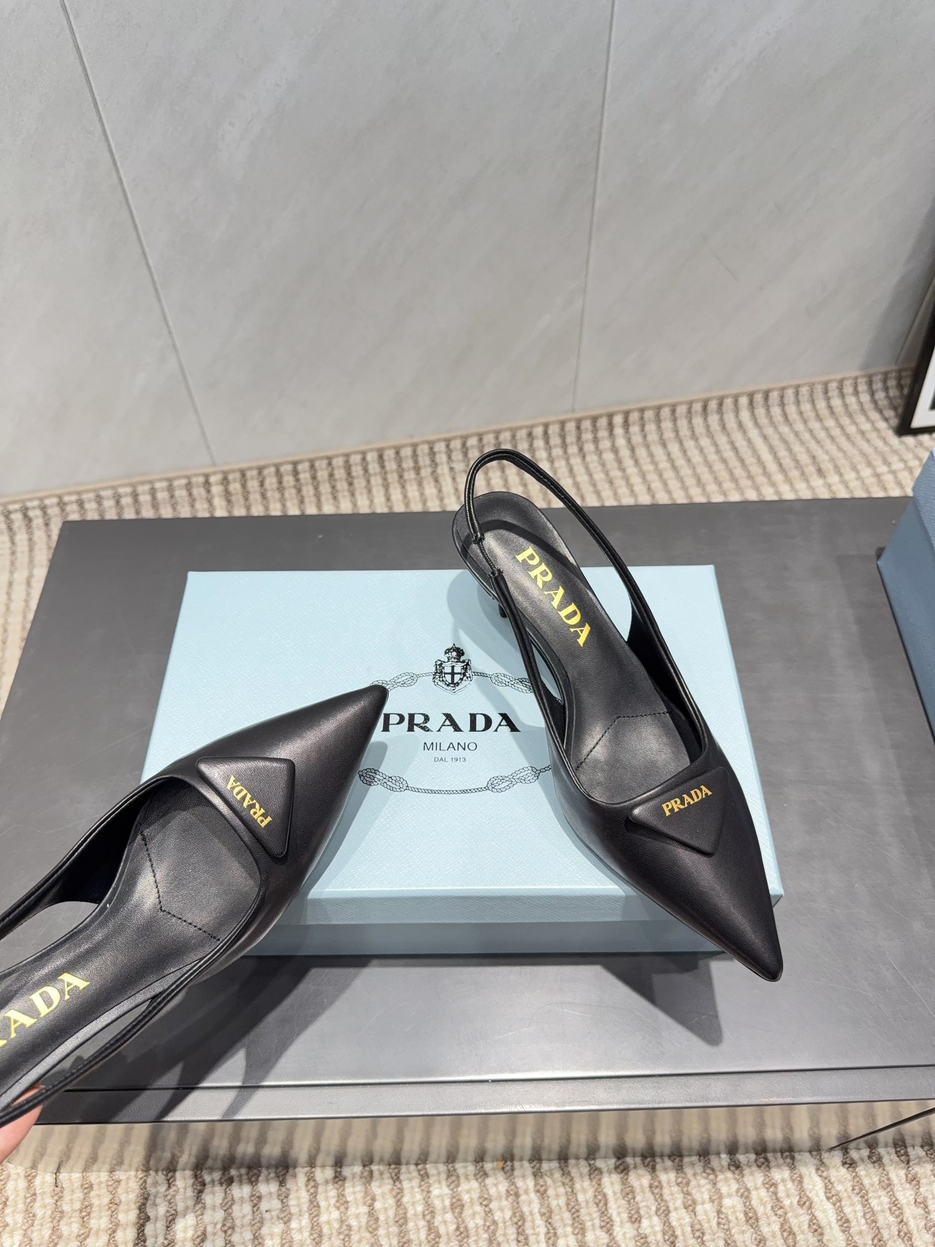 PRADA 26S POINTED TOE SLINGBACK HIGH HEELS 55MM IN BLACK SHEEPSKIN WITH LOGO