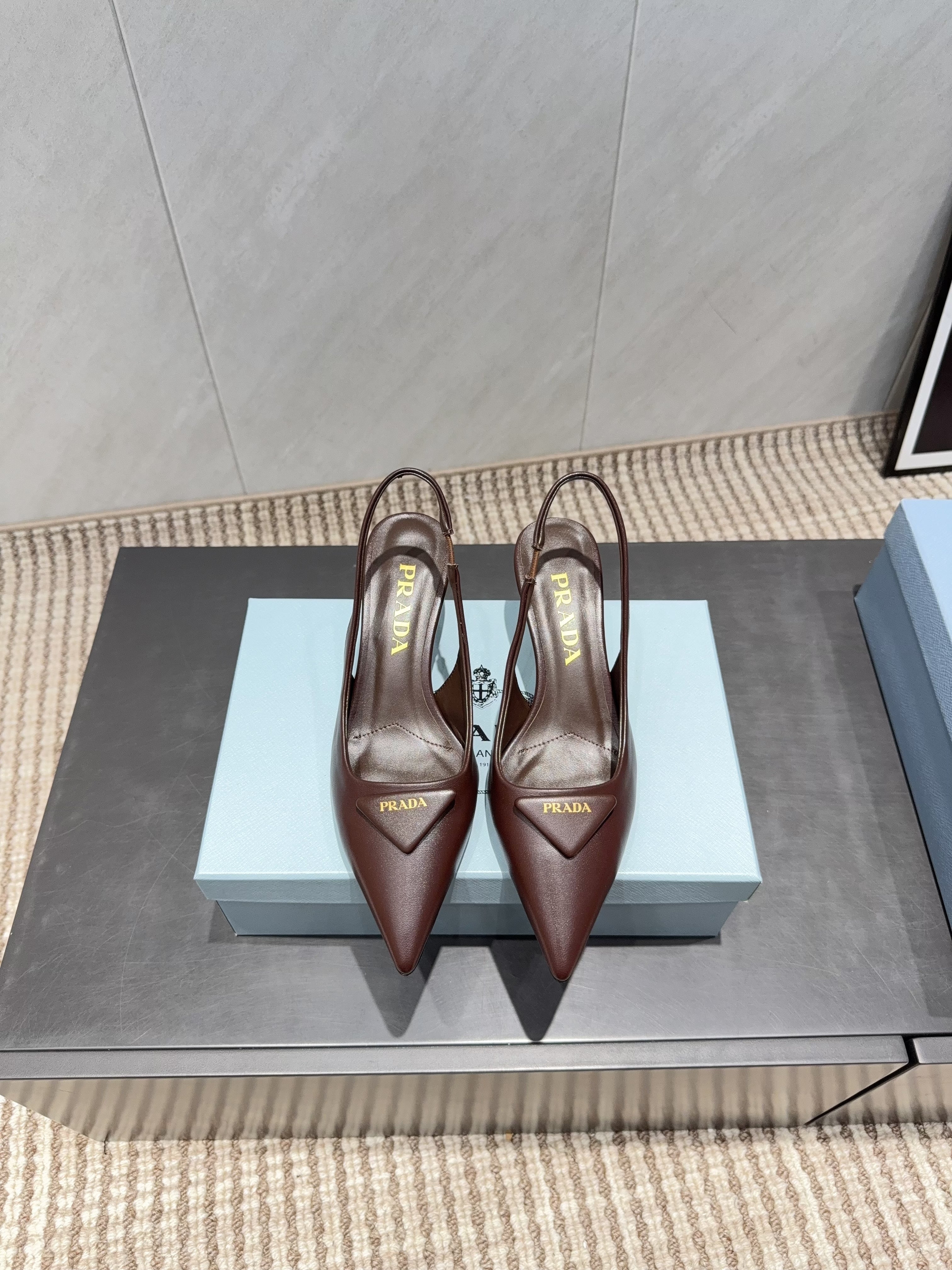 PRADA 26S POINTED TOE SLINGBACK HIGH HEELS 55MM IN DARK BROWN SHEEPSKIN WITH LOGO