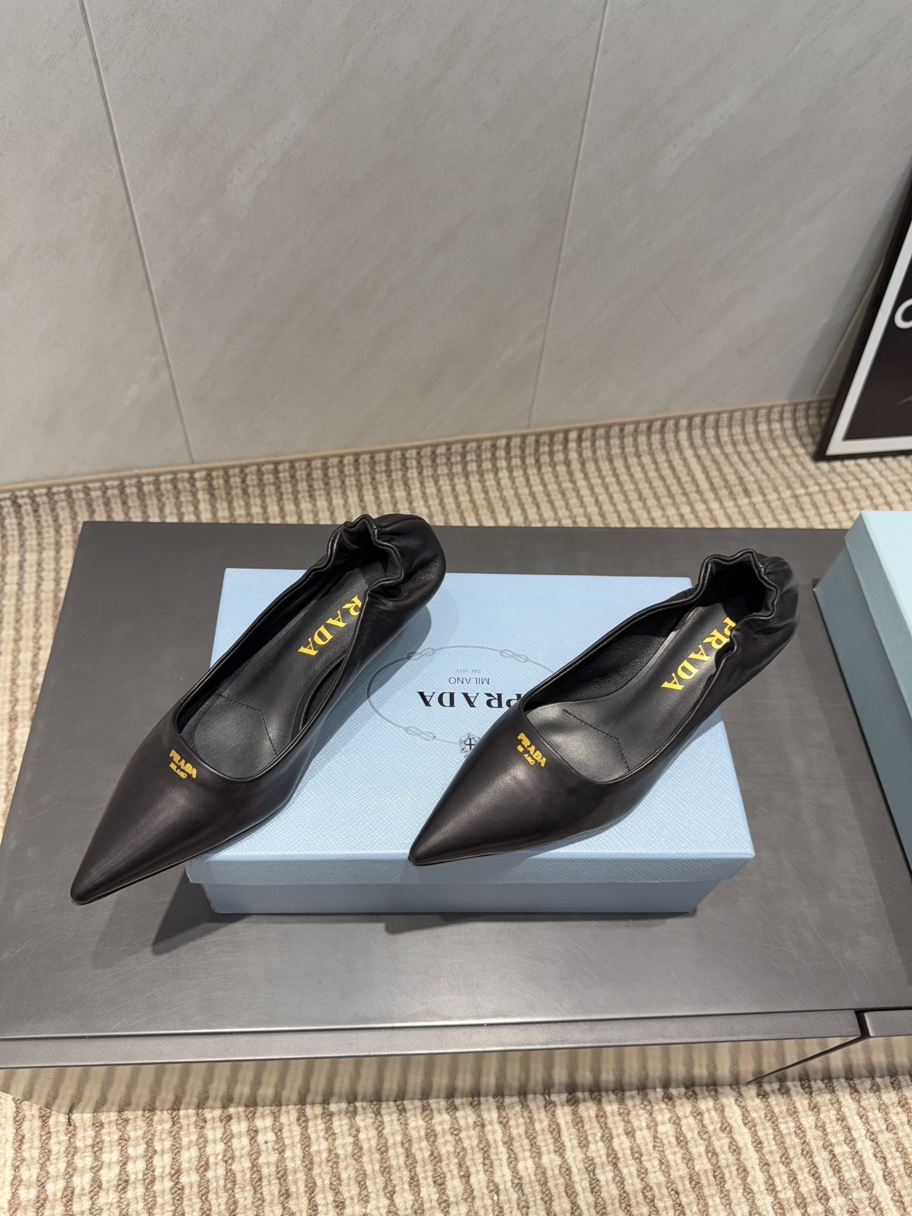 PRADA 26S POINTED TOE PUMPS 55MM IN BLACK SHEEPSKIN WITH LOGO
