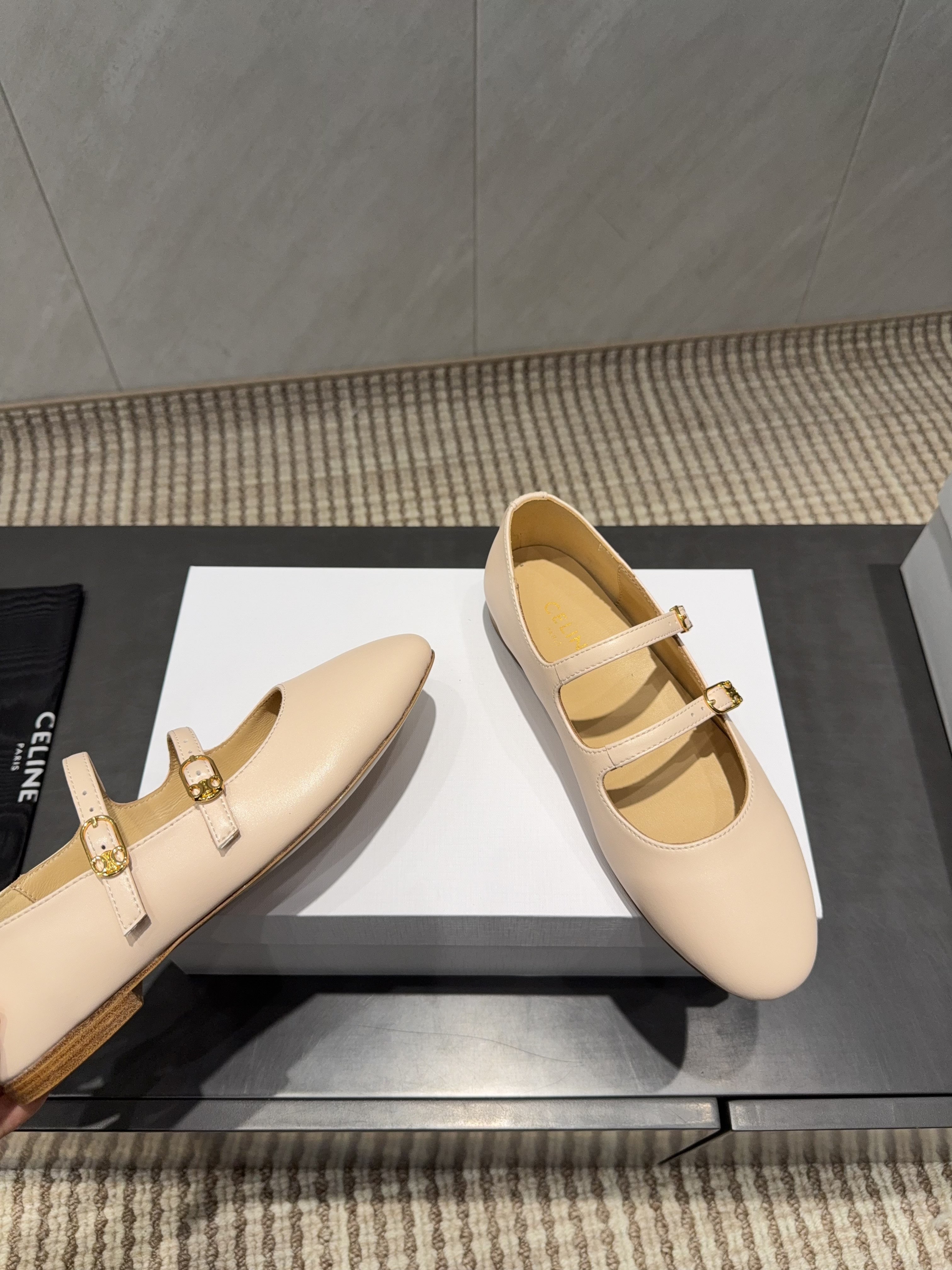 CELINE 26S BALLET FLATS IN BEIGE CALFSKIN