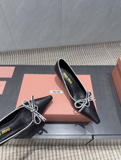 MIUMIU 26S POINTED TOE PUMPS 55MM IN BLACK AND WHITE CALFSKIN WITH BOW