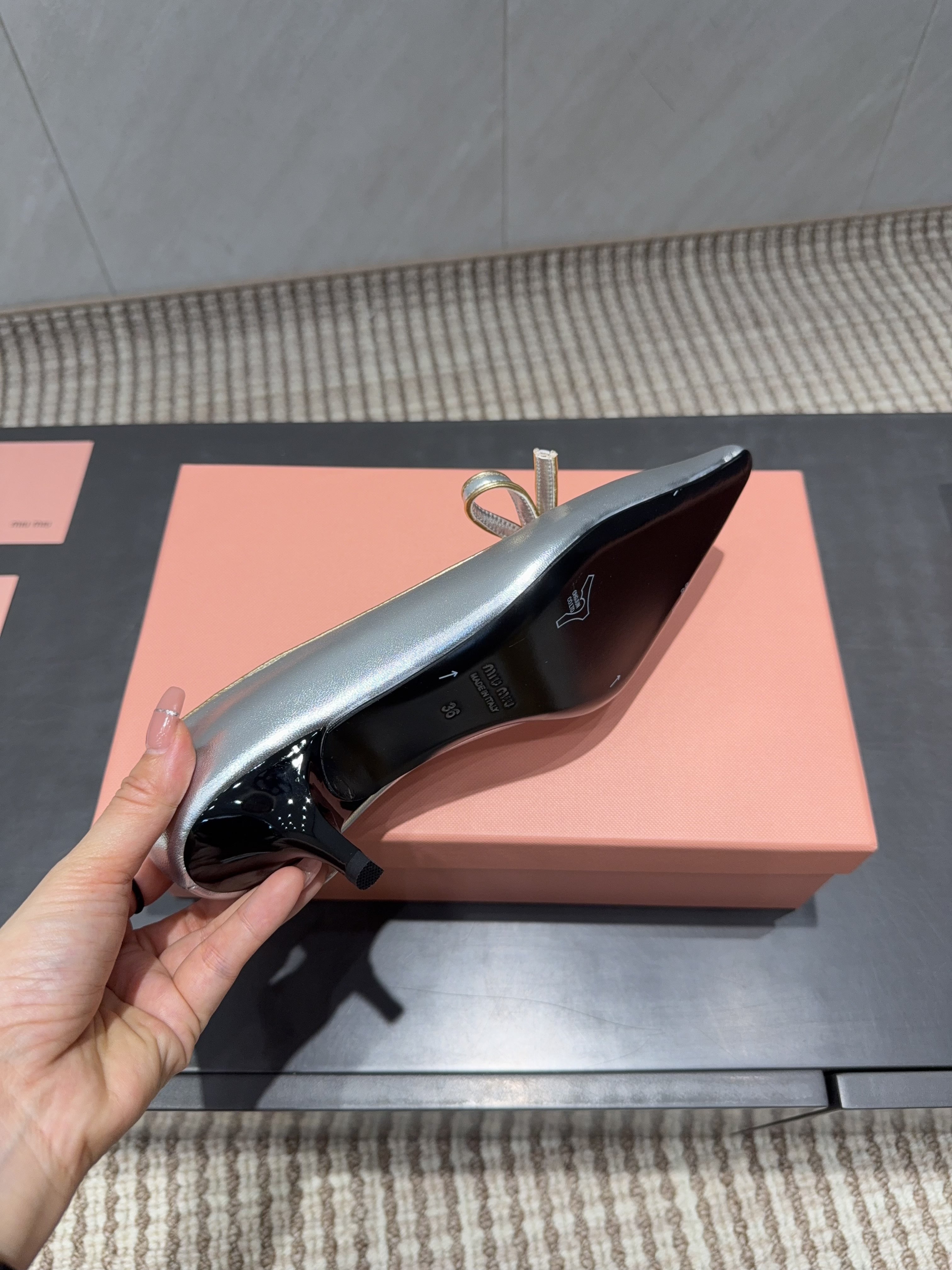 MIUMIU 26S POINTED TOE PUMPS 55MM IN SILVER CALFSKIN WITH BOW