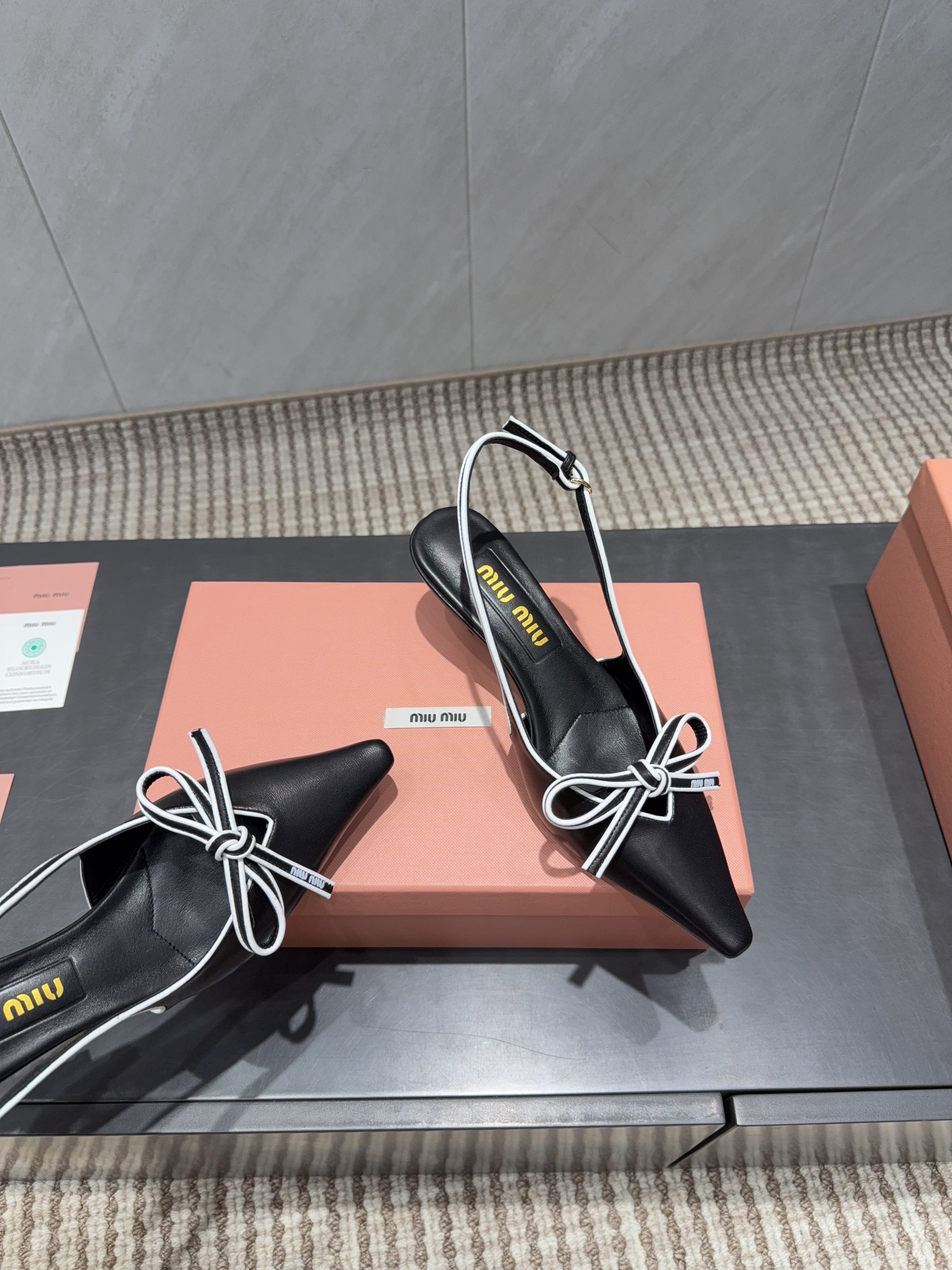 MIUMIU 26S SLINGBACK 55MM IN BLACK AND WHITE CALFSKIN WITH BOW