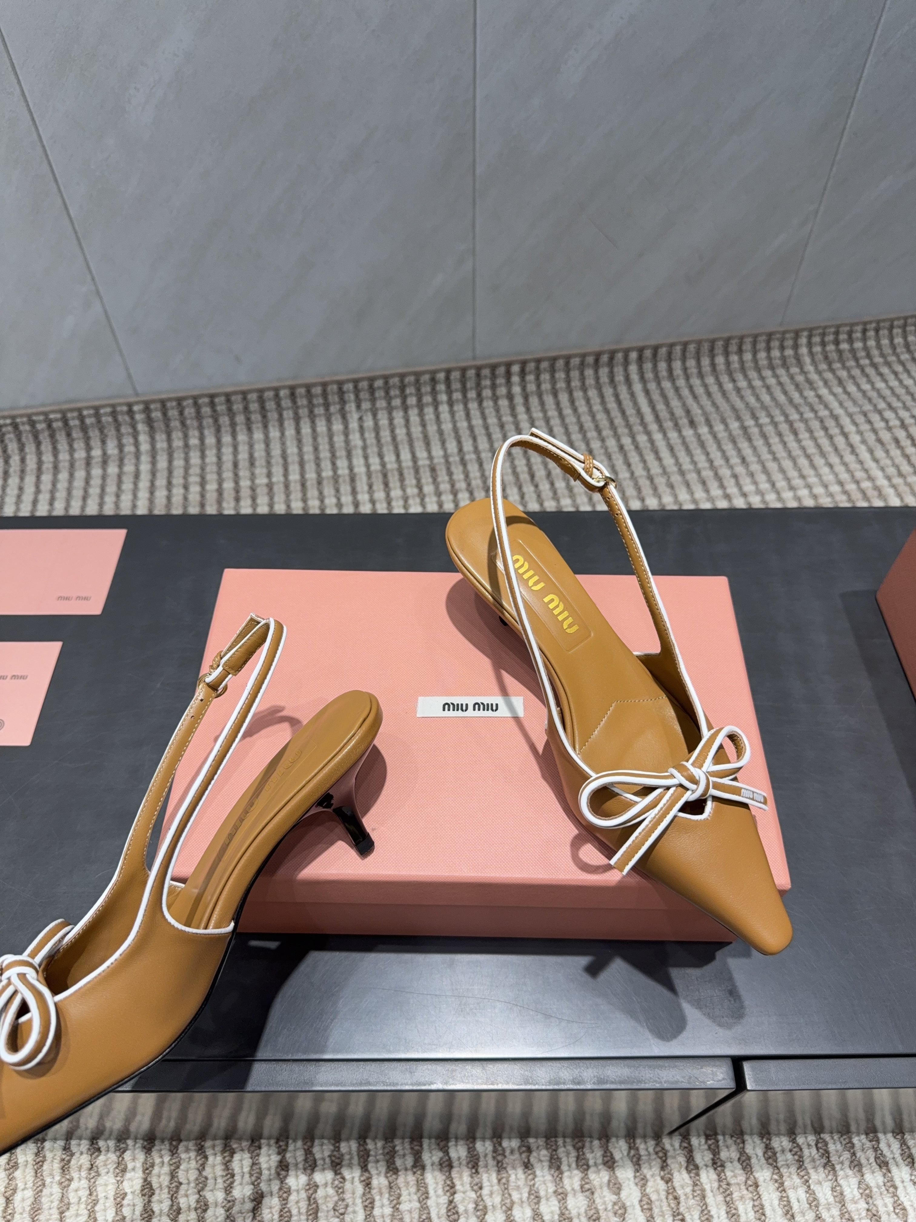 MIUMIU 26S SLINGBACK 55MM IN CARAMEL BROWN CALFSKIN WITH BOW
