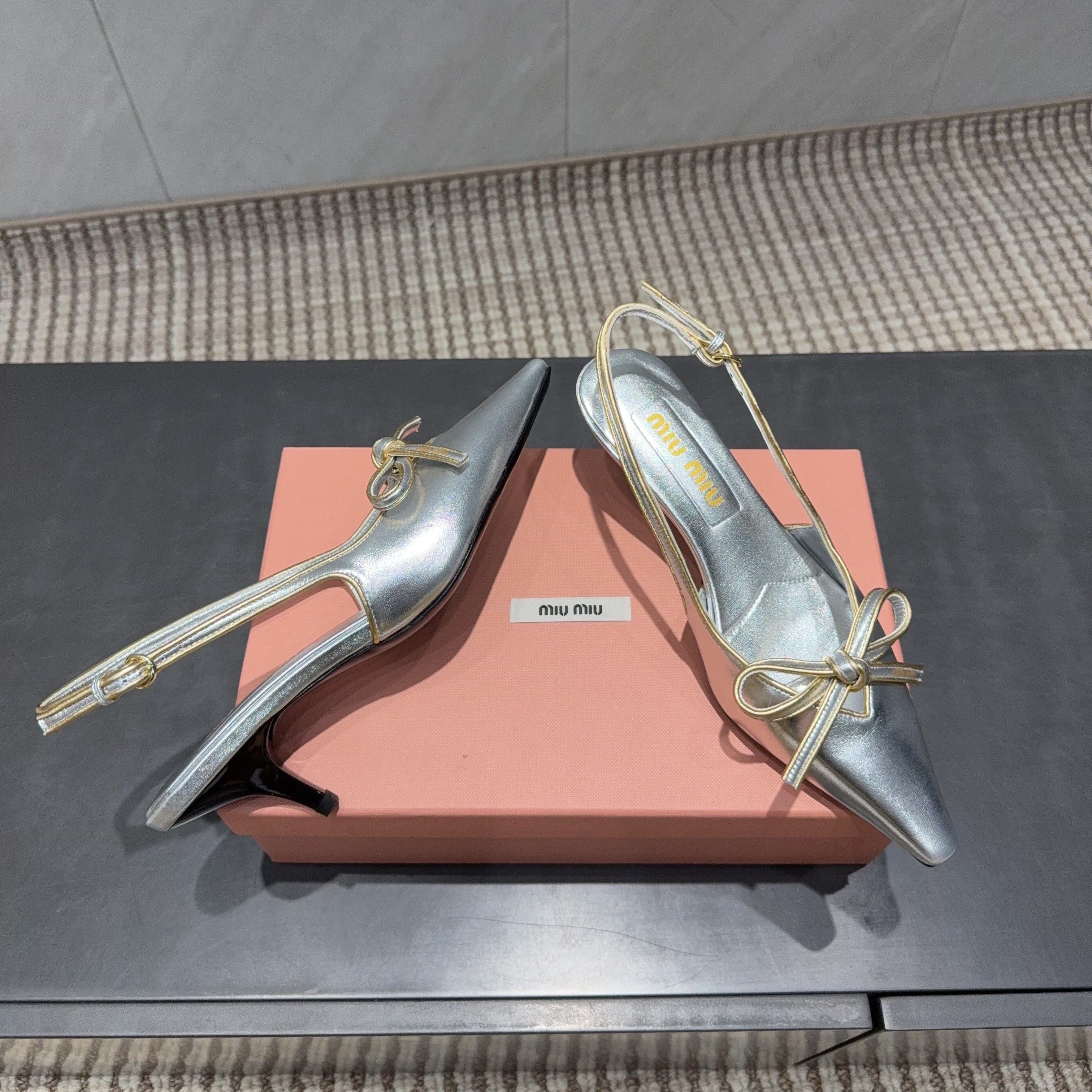 MIUMIU 26S SLINGBACK 55MM IN SILVER CALFSKIN WITH BOW