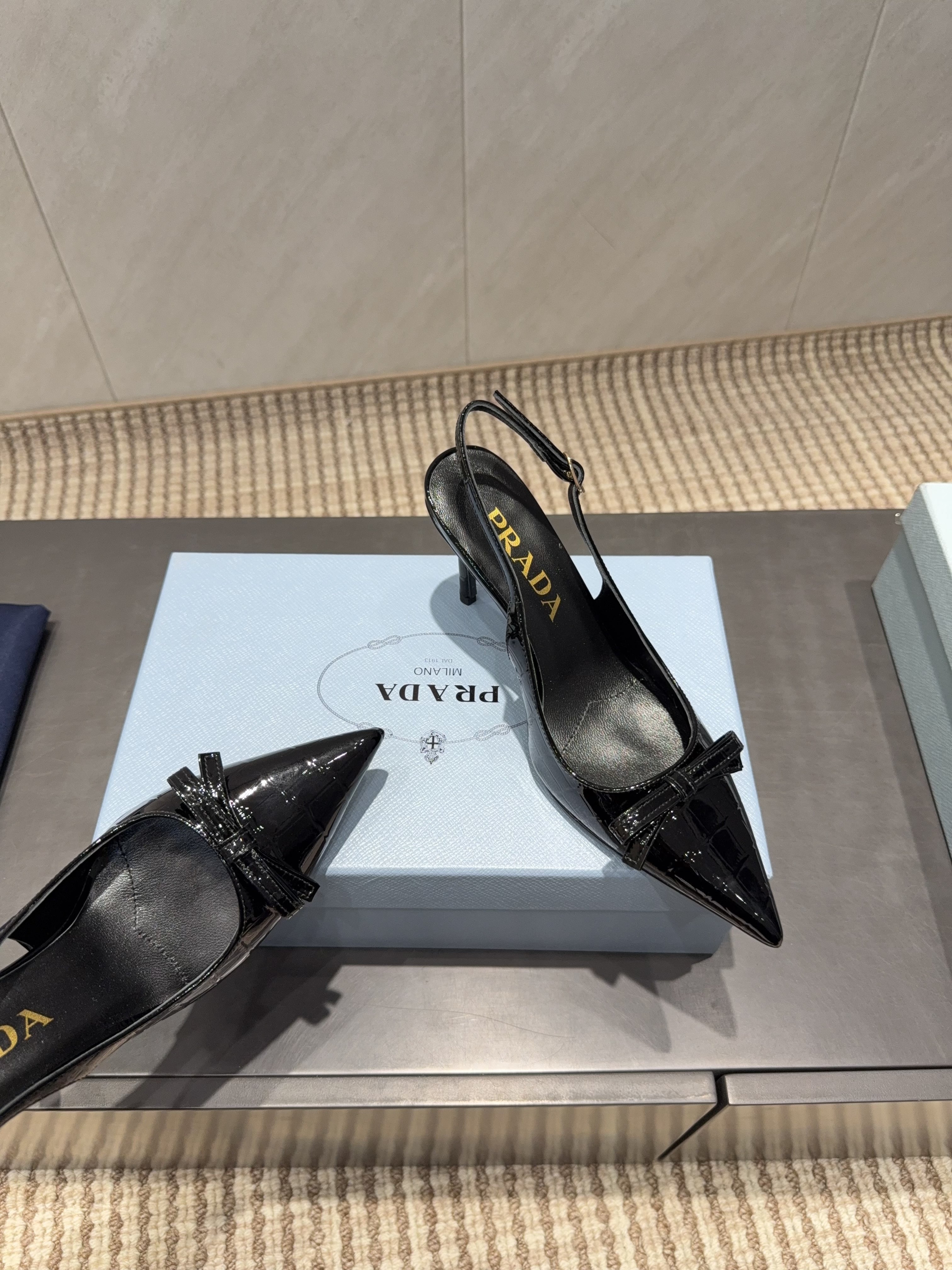 PRADA 26S POINTED TOE SLINGBACK HIGH HEELS 85MM IN BLACK CALFSKIN WITH BOW