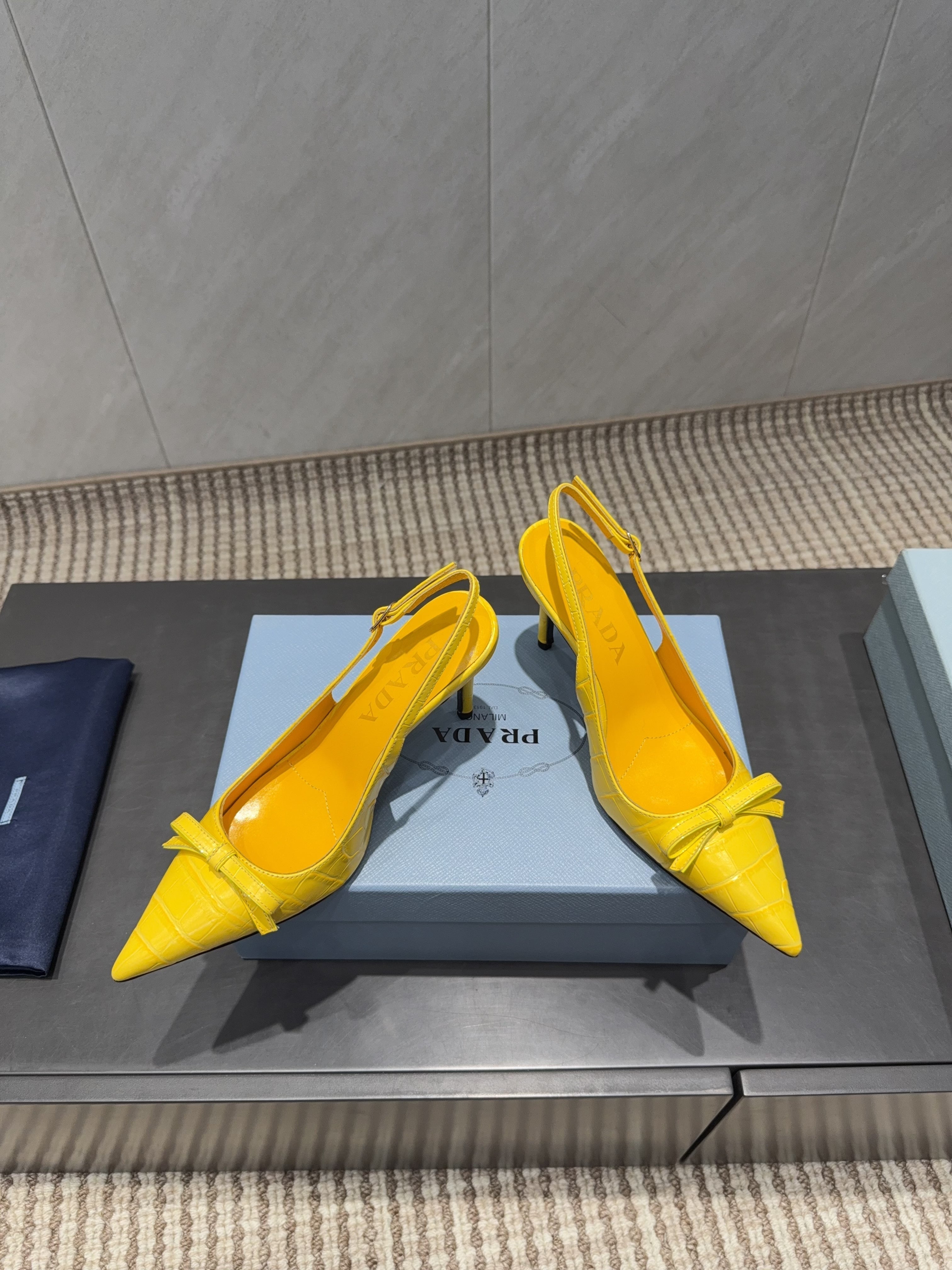 PRADA 26S POINTED TOE SLINGBACK HIGH HEELS 85MM IN BRIGHT YELLOW CALFSKIN WITH BOW