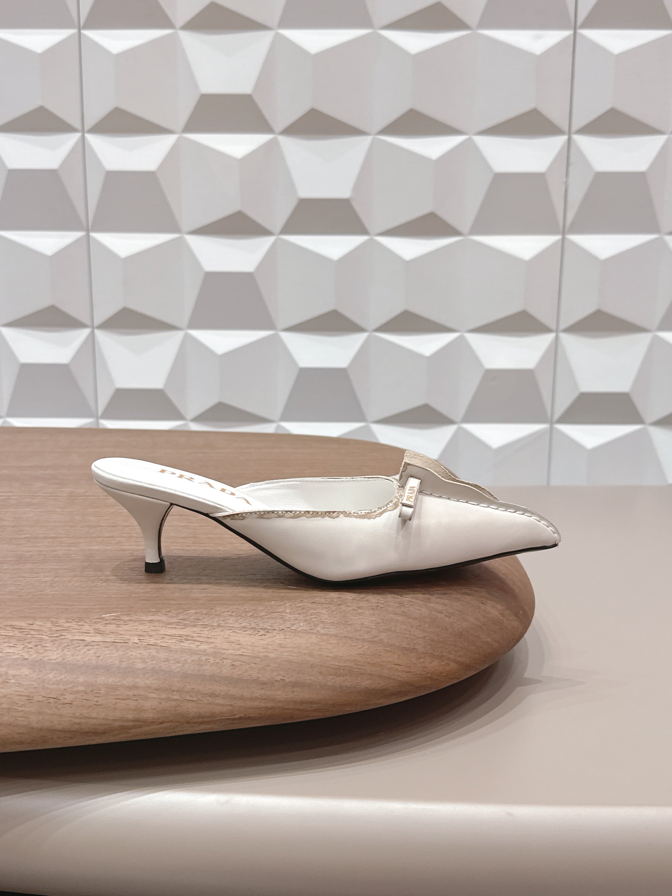 PRADA 26S POINTED TOE LACE TRIM MULES 55MM IN CREAM WHITE CALFSKIN WITH BOW