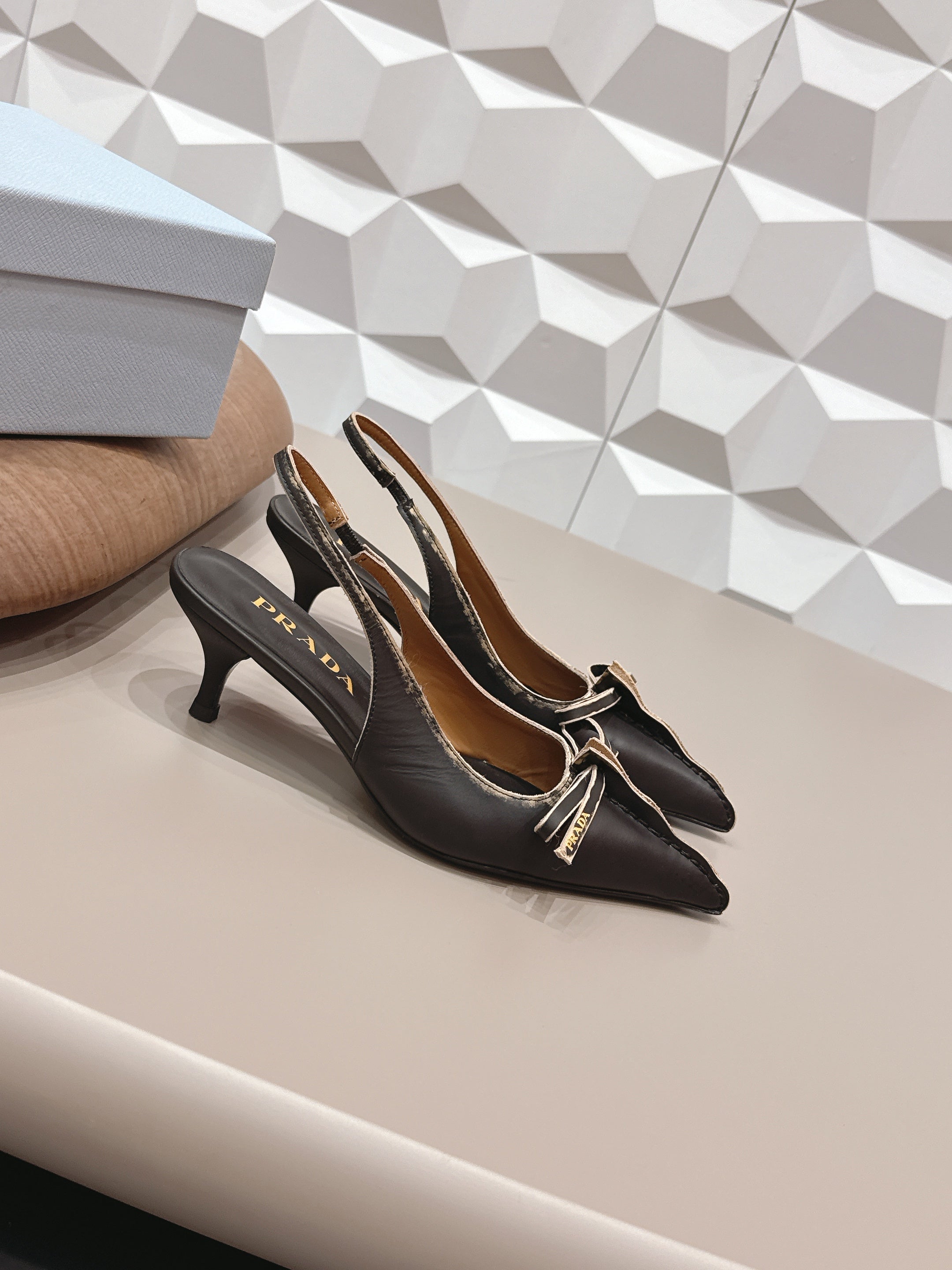 PRADA 26S POINTED TOE SLINGBACK HIGH HEELS 55MM IN BLACK CALFSKIN WITH BOW