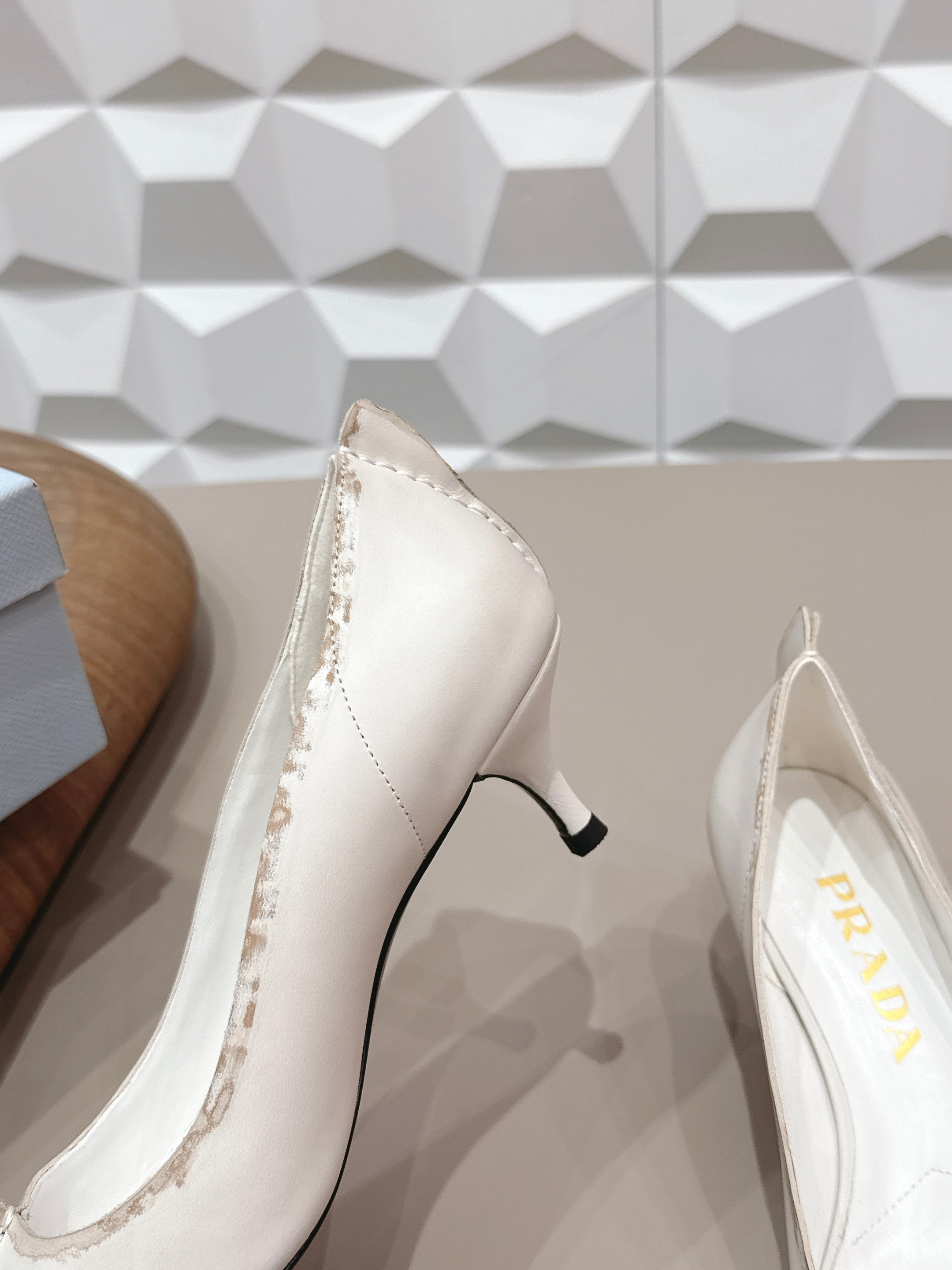 PRADA 26S POINTED TOE HIGH HEELS 55MM IN CREAM WHITE CALFSKIN