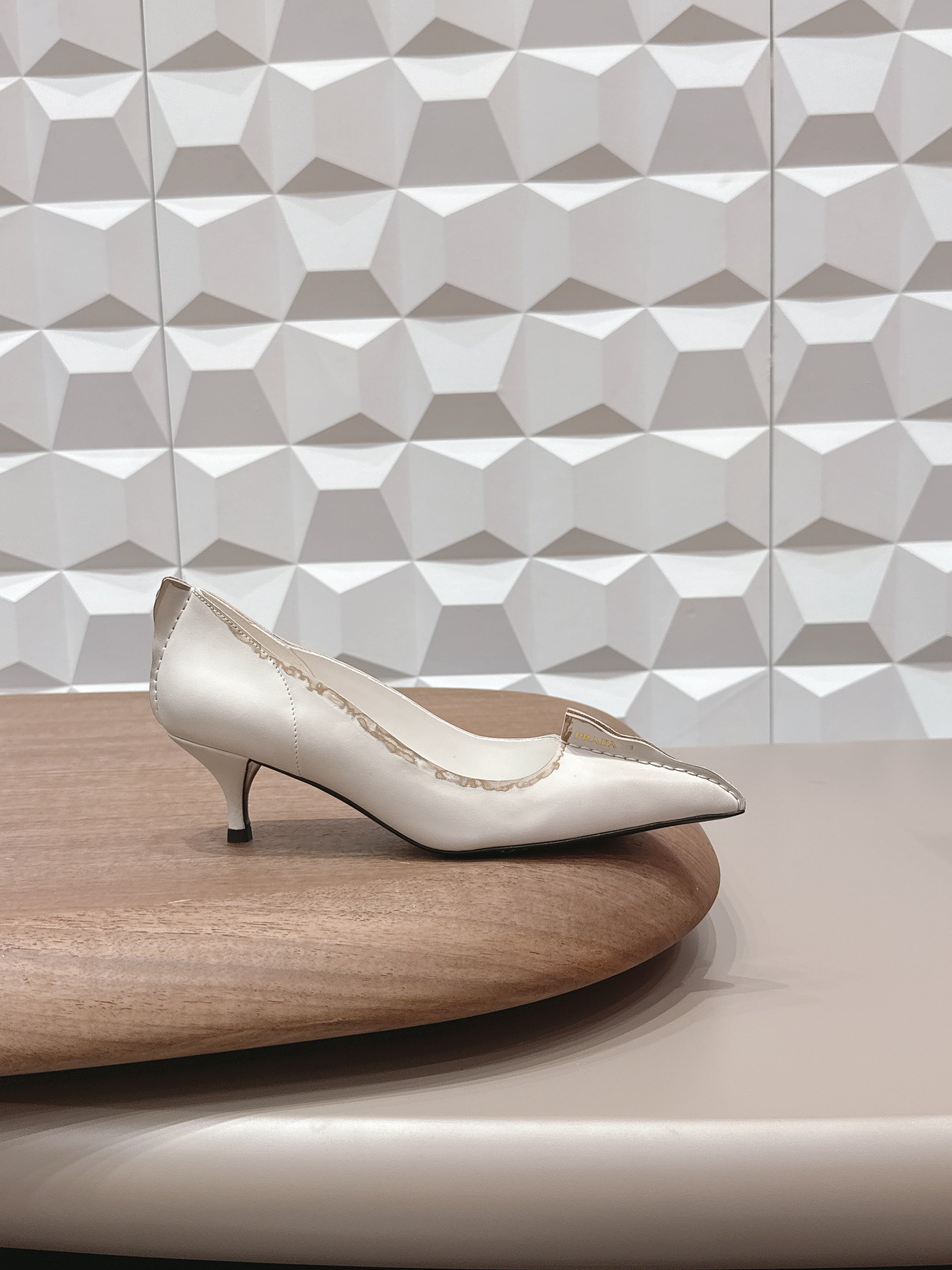 PRADA 26S POINTED TOE HIGH HEELS 55MM IN CREAM WHITE CALFSKIN