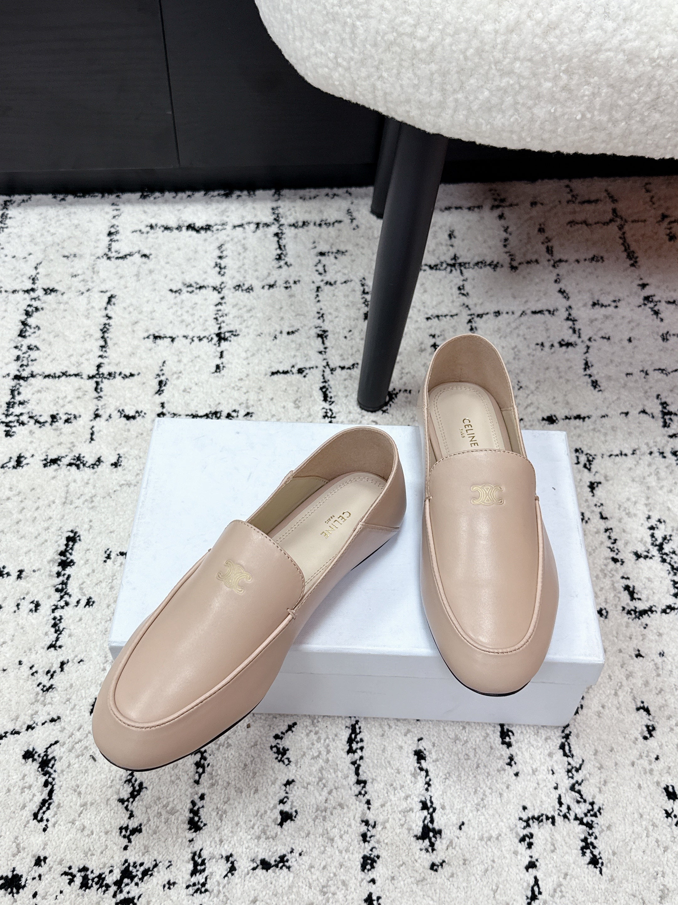 CELINE 26S AURA TRIOMPHE LOAFERS IN BEIGE LAMBSKIN