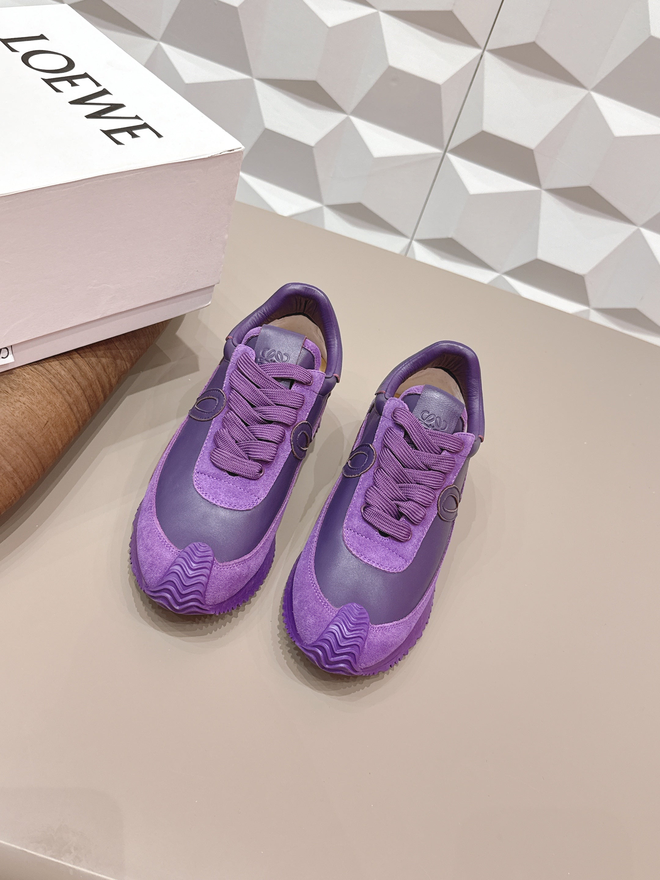 LOEWE 26S FLOW RUNNER SNEAKER IN PLUM PURPLE CALFSKIN AND SUEDE