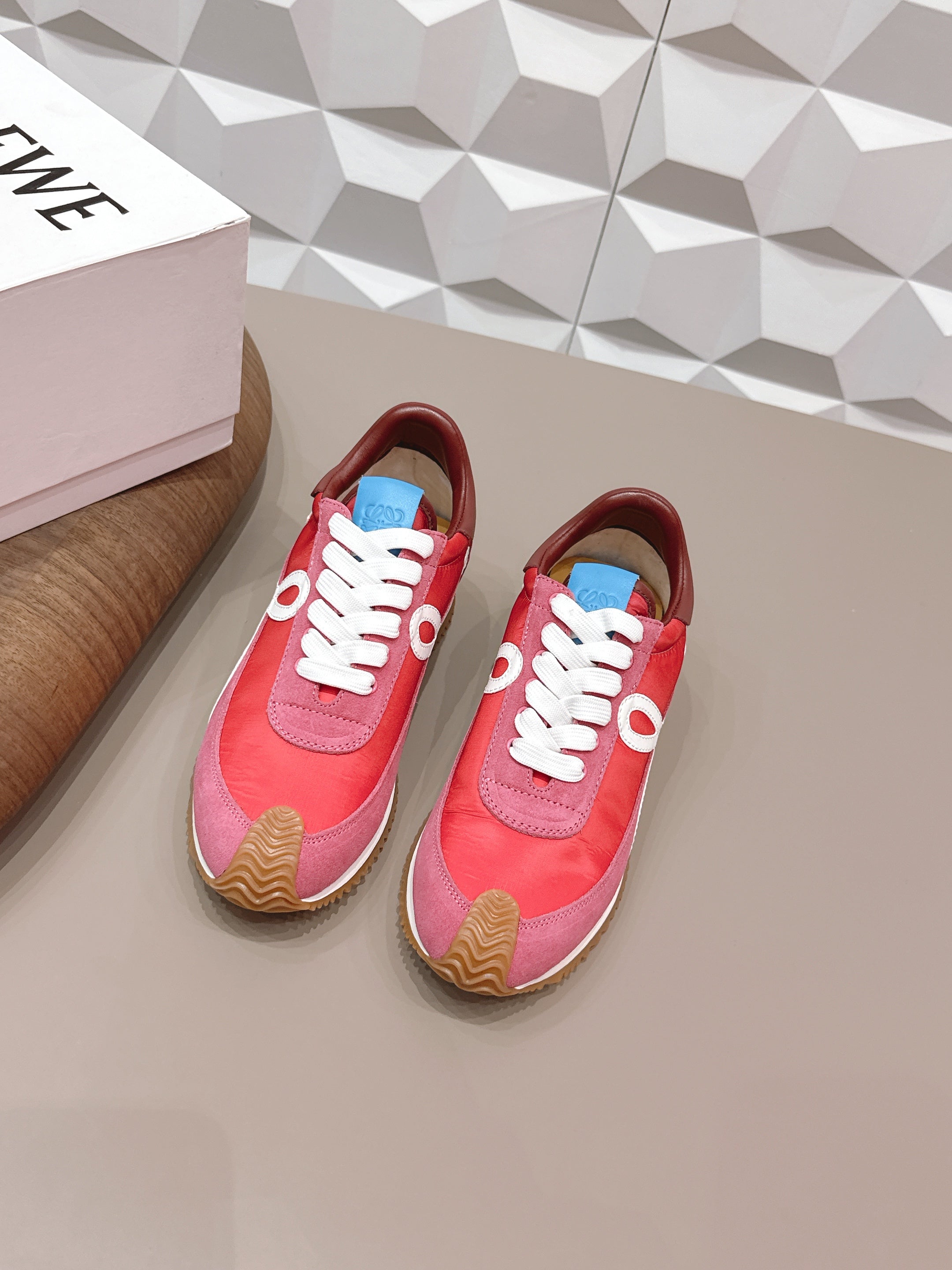 LOEWE 26S FLOW RUNNER SNEAKER IN DUSTY ROSE SUEDE AND DARK RED CALFSKIN