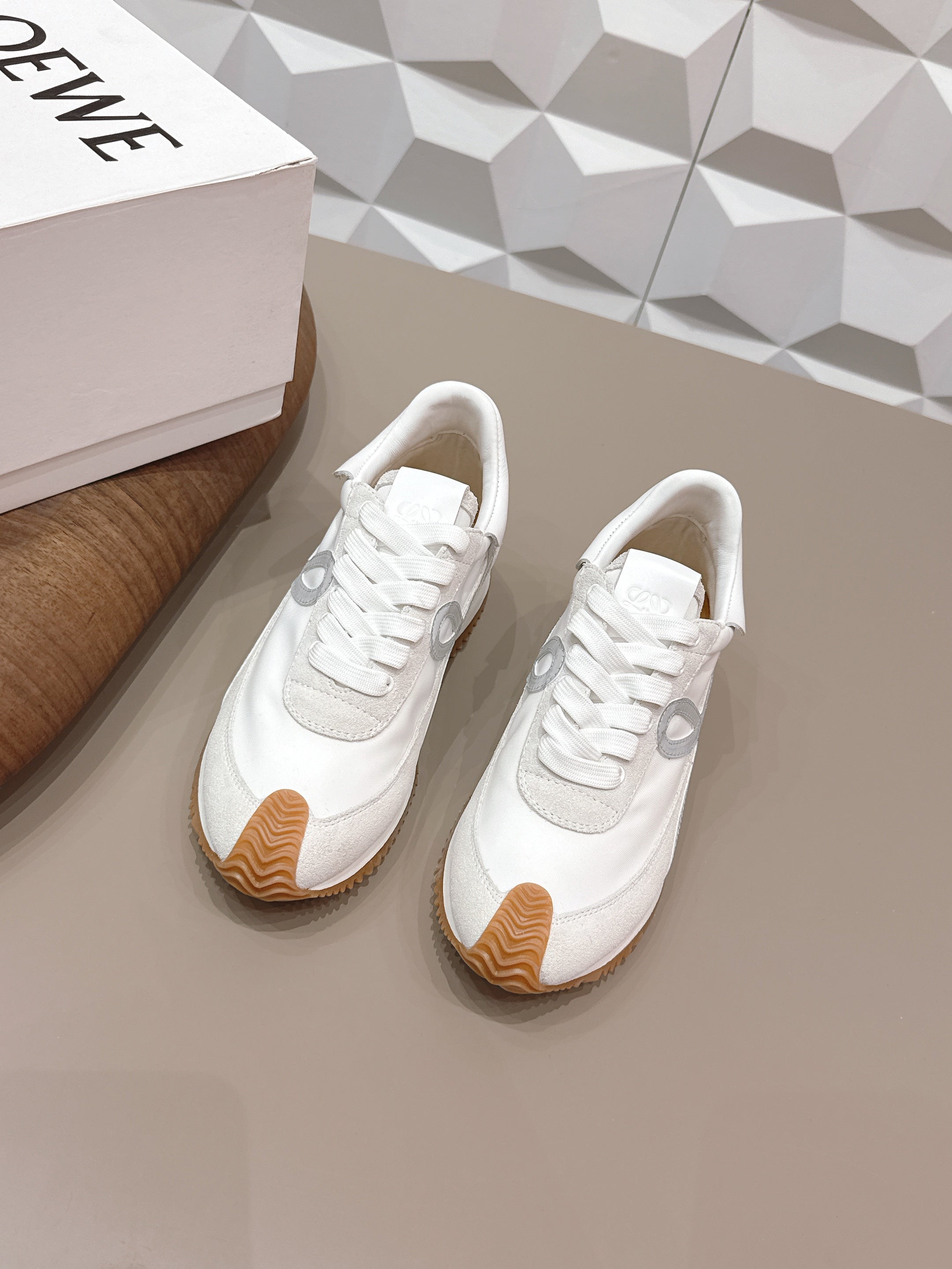 LOEWE 26S FLOW RUNNER SNEAKER IN LIGHT GRAY SUEDE AND WHITE CALFSKIN