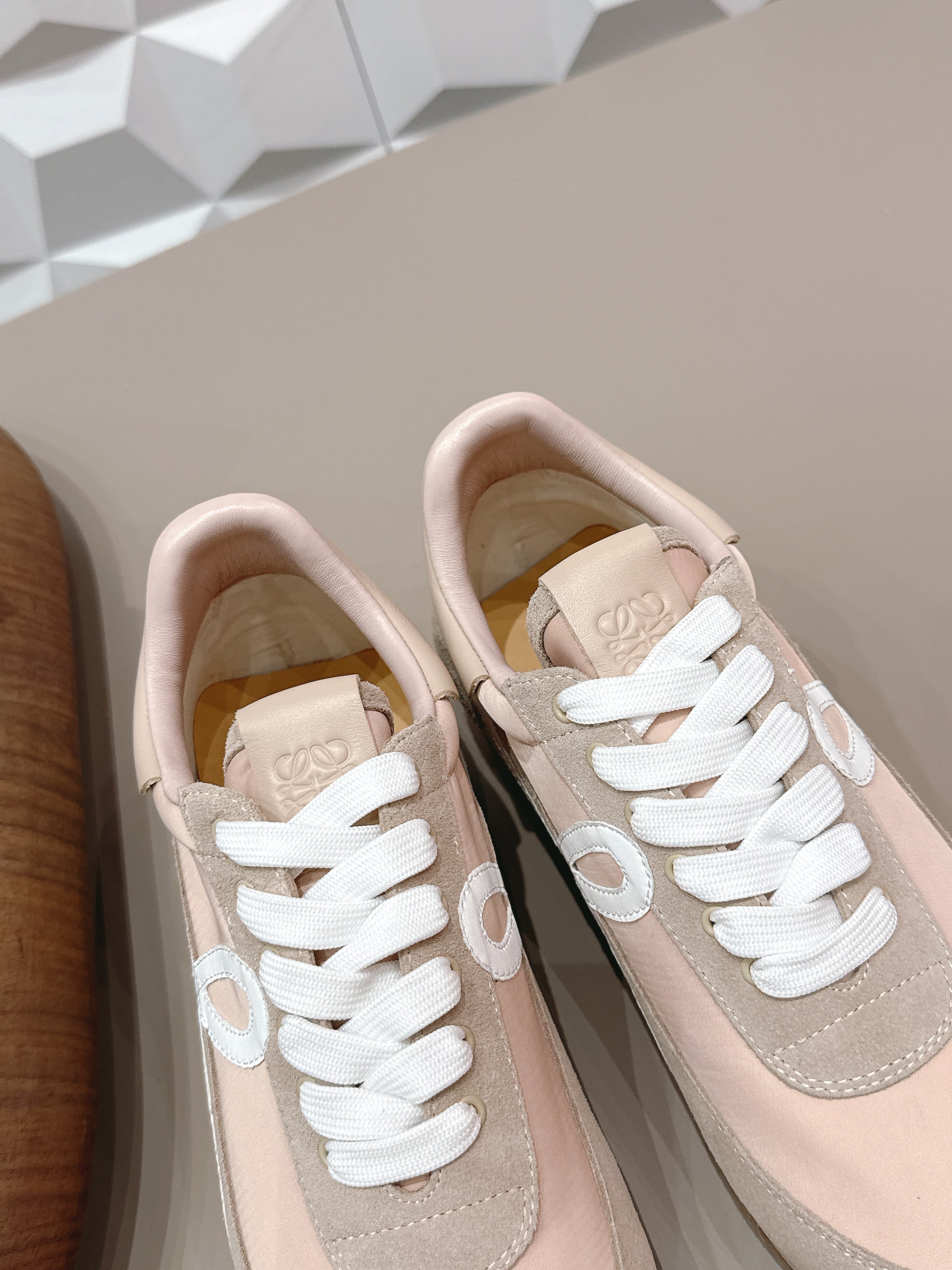 LOEWE 26S FLOW RUNNER SNEAKER IN LIGHT BEIGE SUEDE AND CALFSKIN