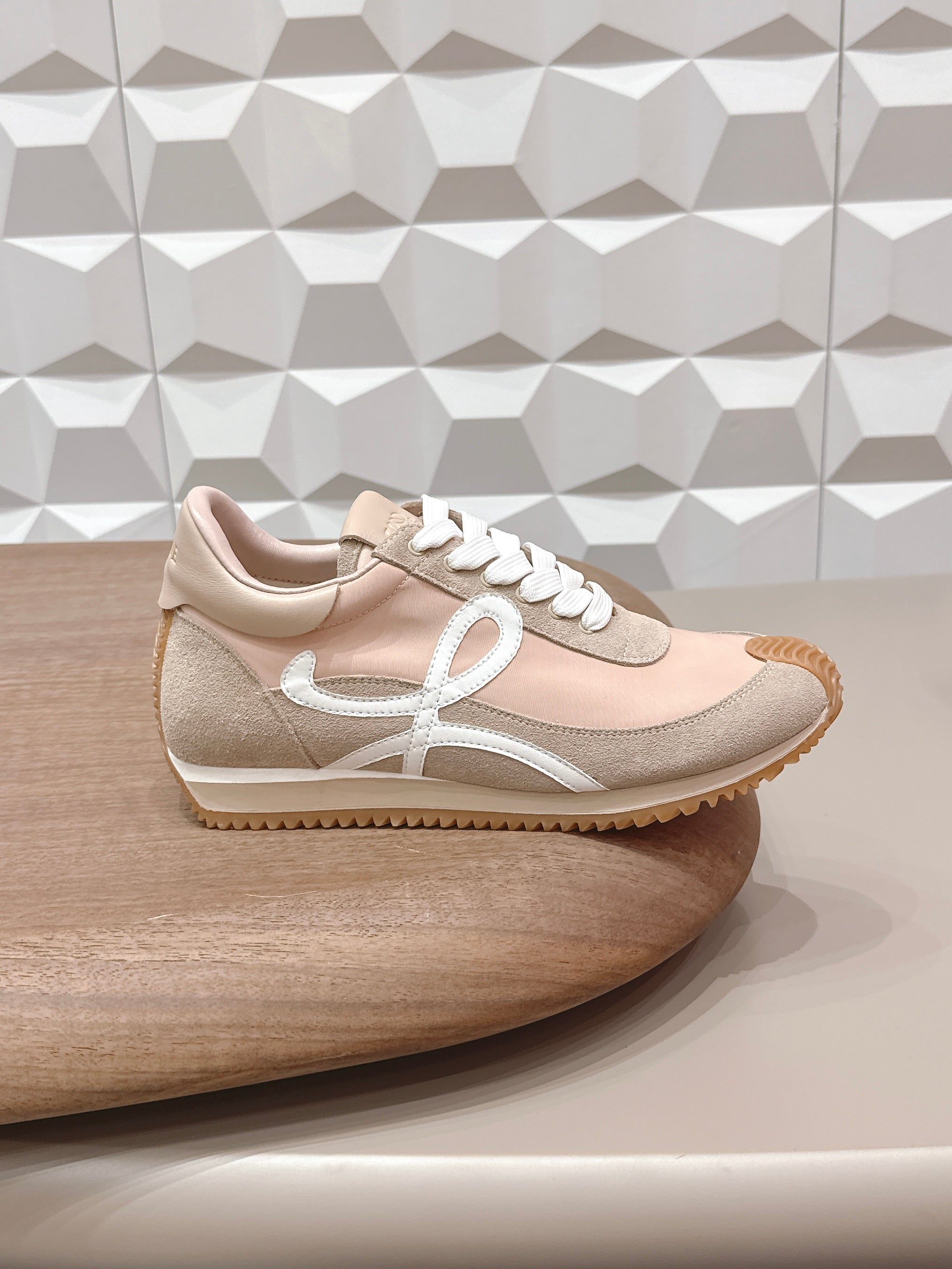 LOEWE 26S FLOW RUNNER SNEAKER IN LIGHT BEIGE SUEDE AND CALFSKIN