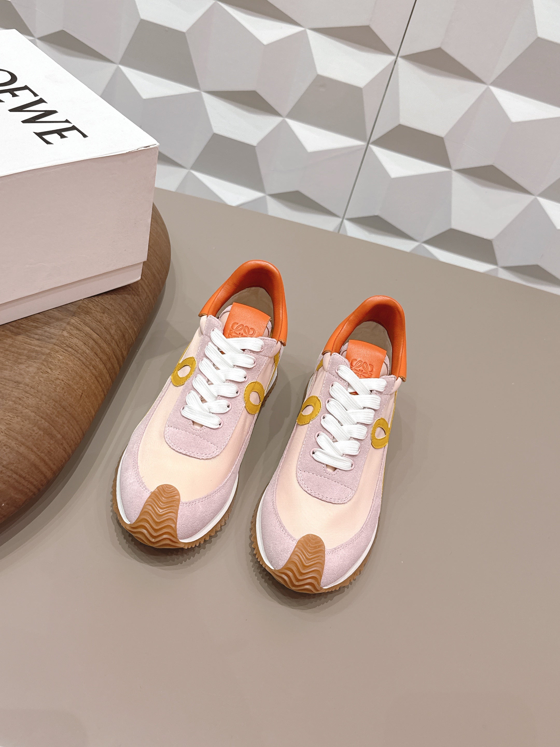 LOEWE 26S FLOW RUNNER SNEAKER IN LIGHT PINK SUEDE AND ORANGE CALFSKIN