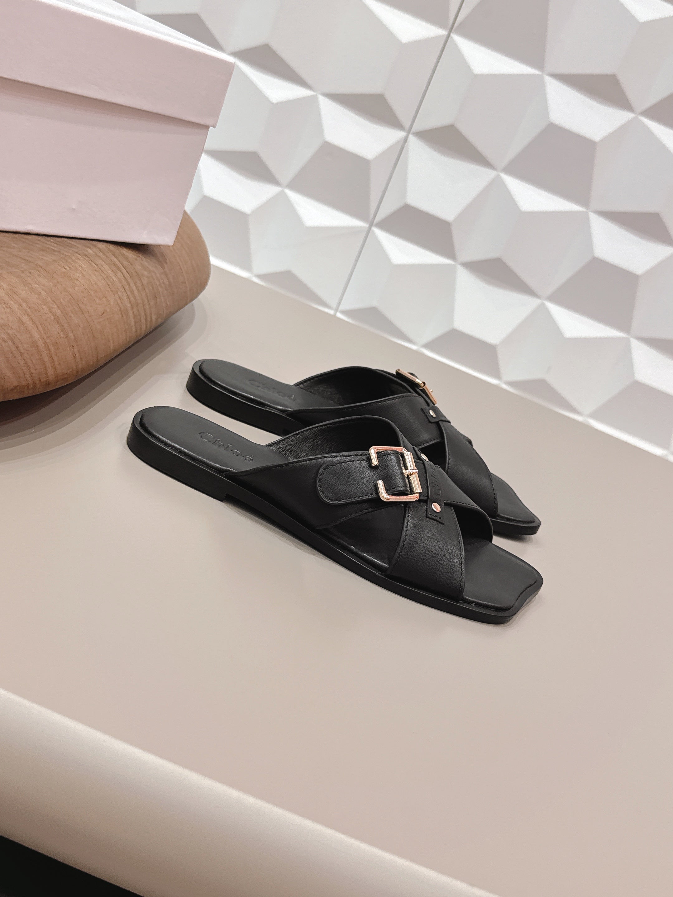 CHLOÉ 26S SANDALS IN BLACK CALFSKIN